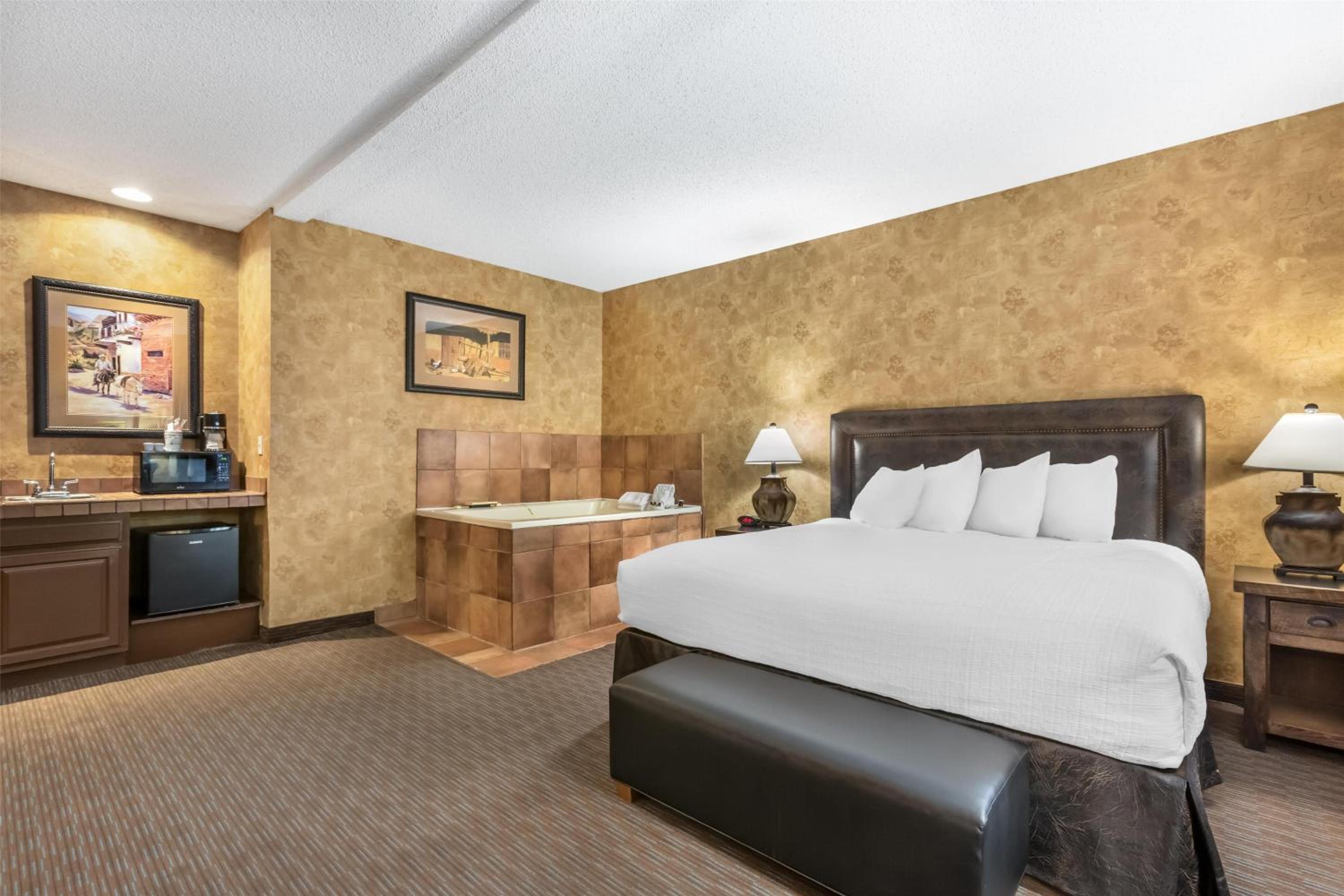 Junior King Suite with Spa Bath - Non-Smoking