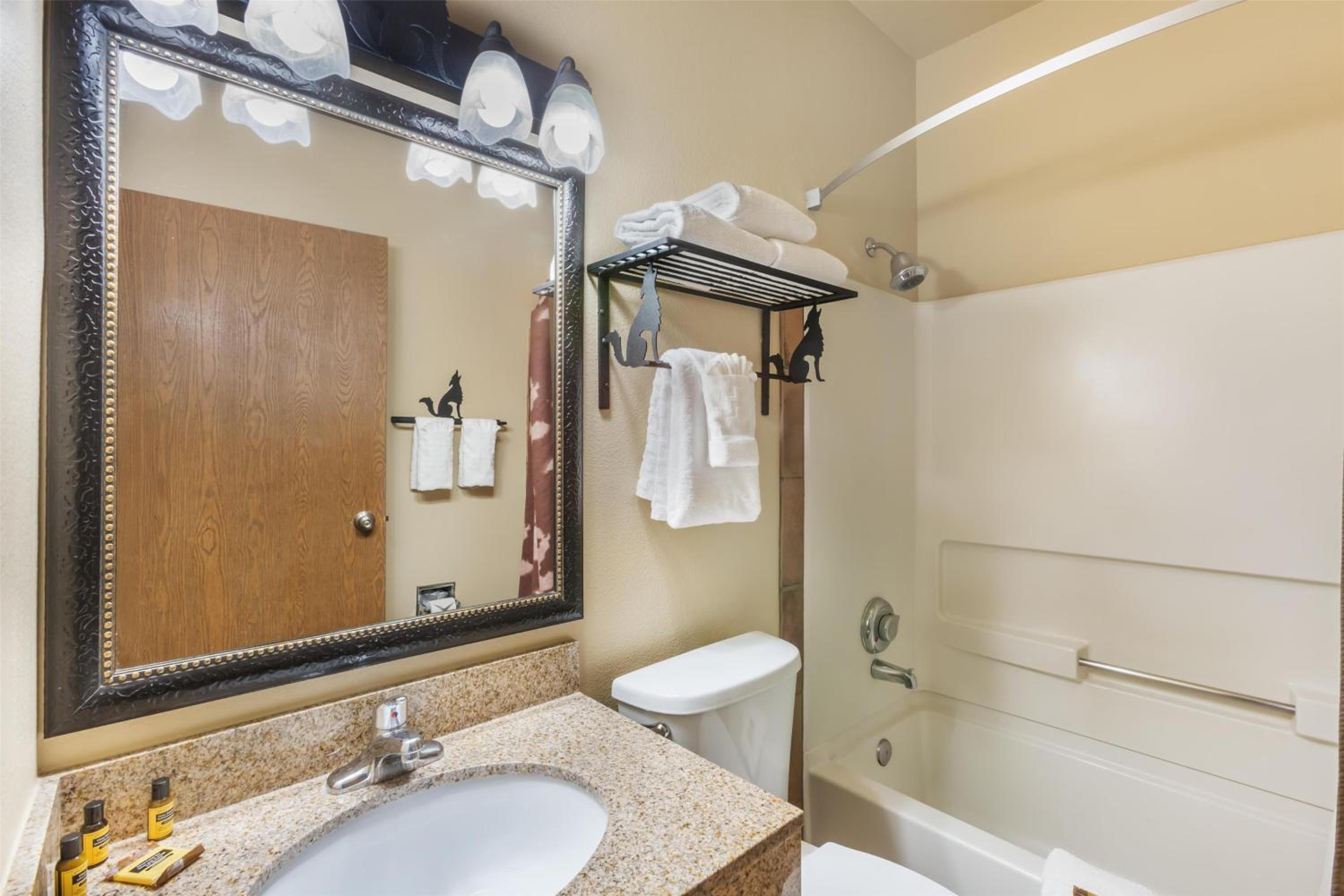 Junior King Suite with Spa Bath - Non-Smoking