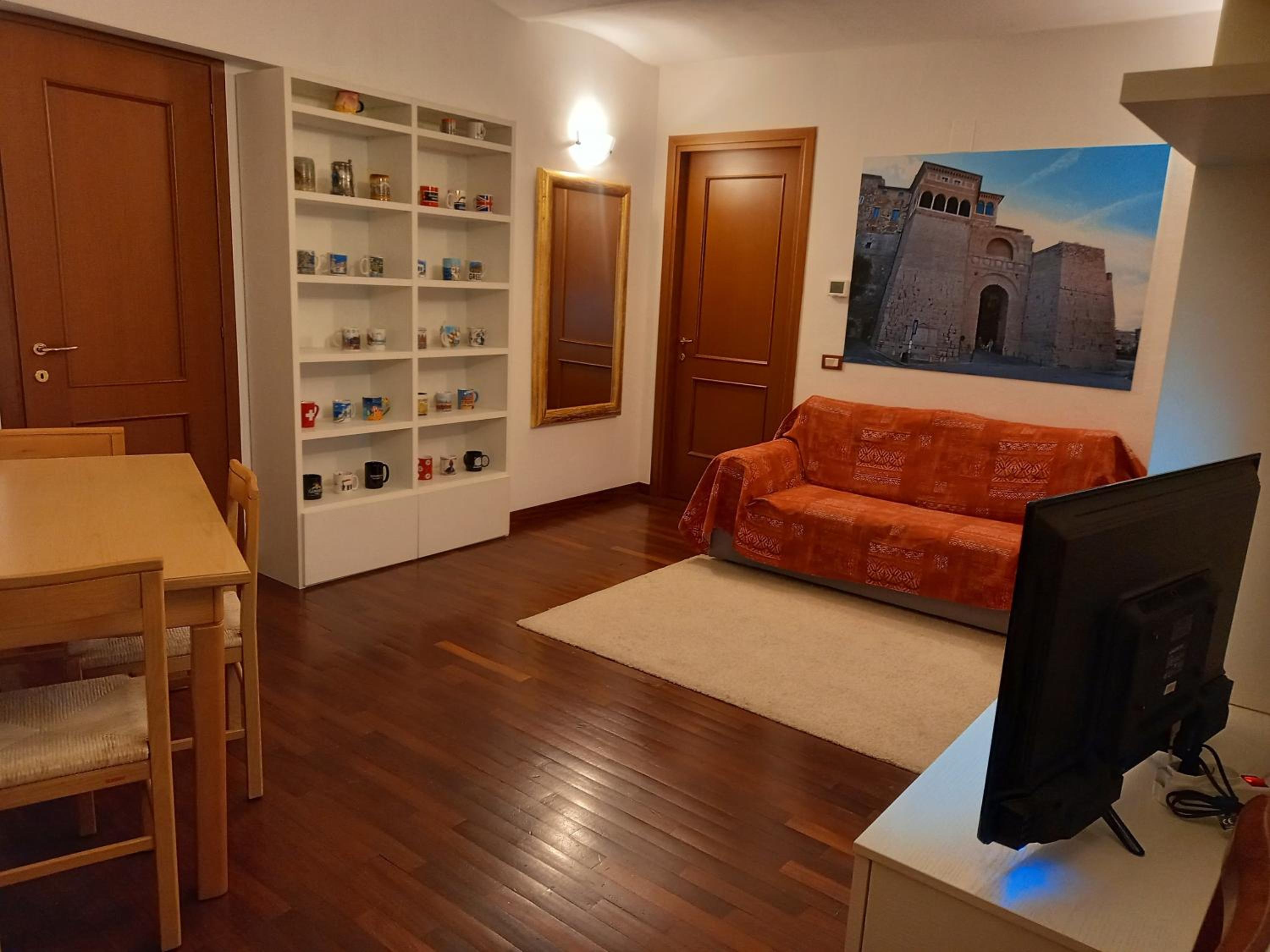 One-Bedroom Apartment photo 1