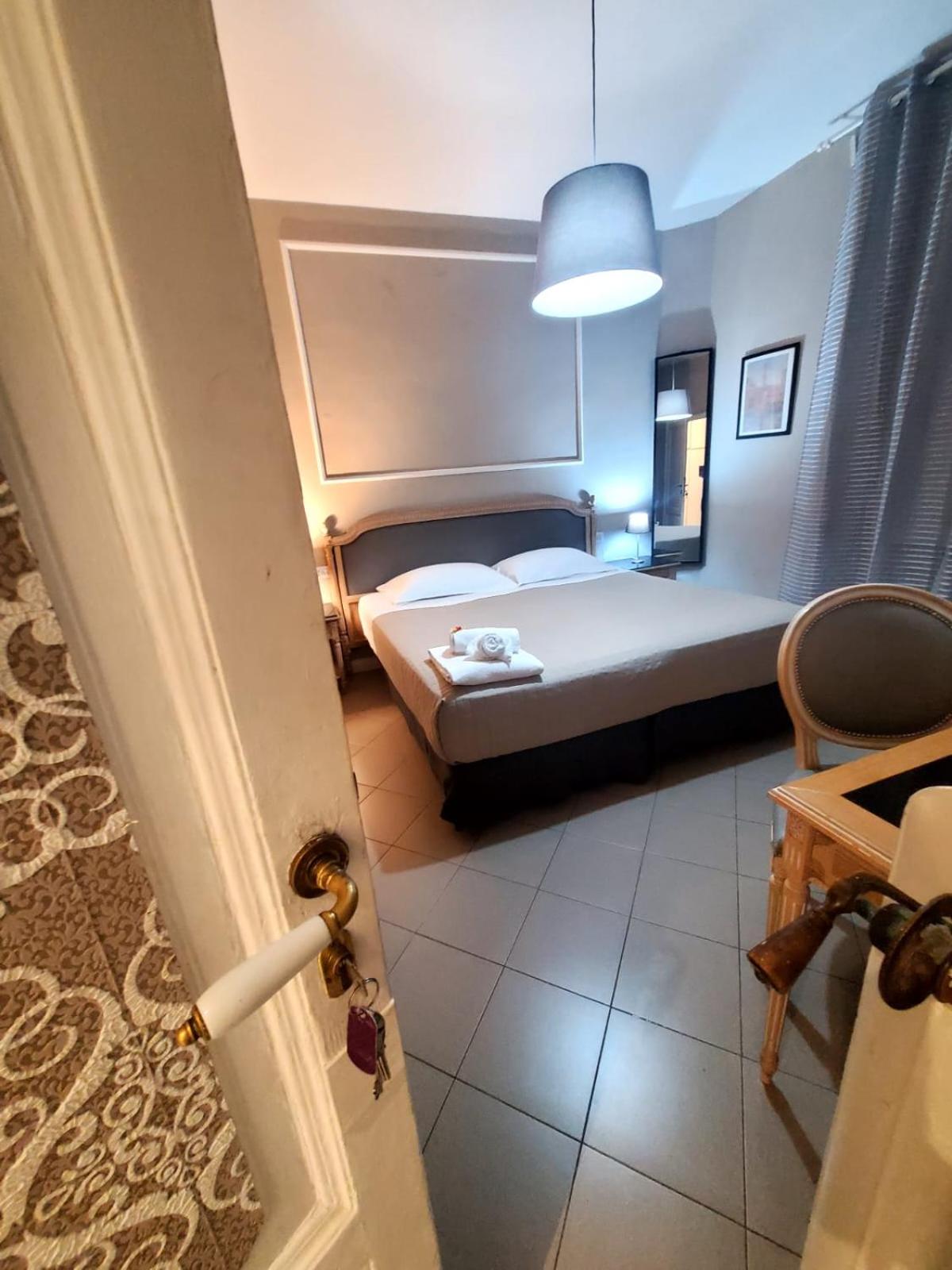 Double Room with Balcony photo 3
