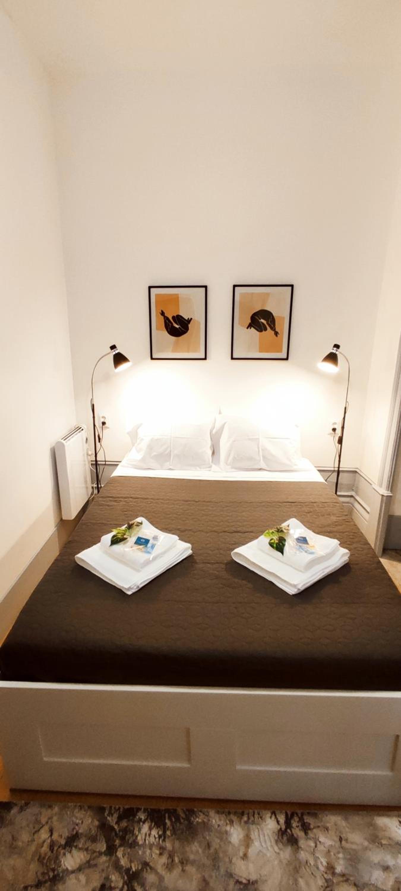 Double Room with Private External Bathroom - Photo 26