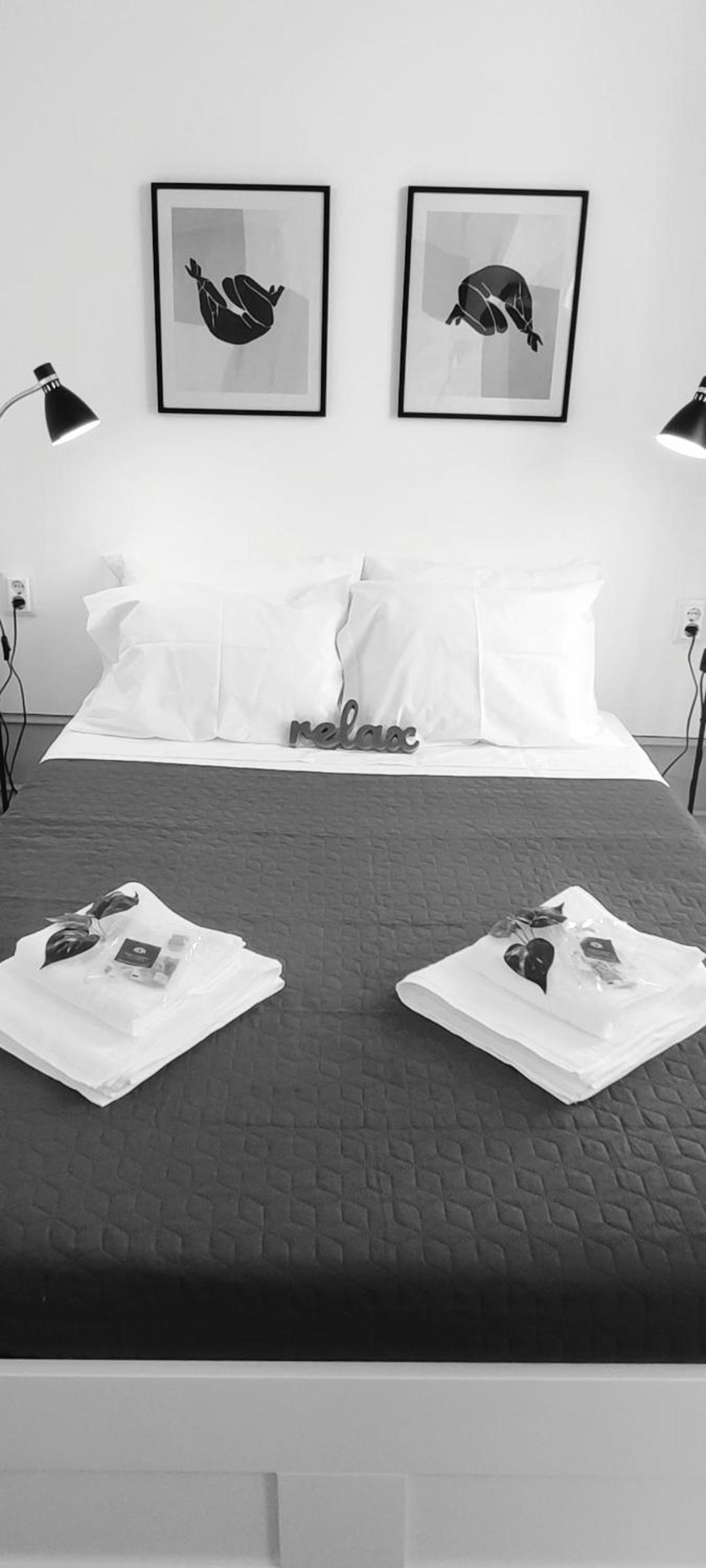 Double Room with Private External Bathroom - Photo 5