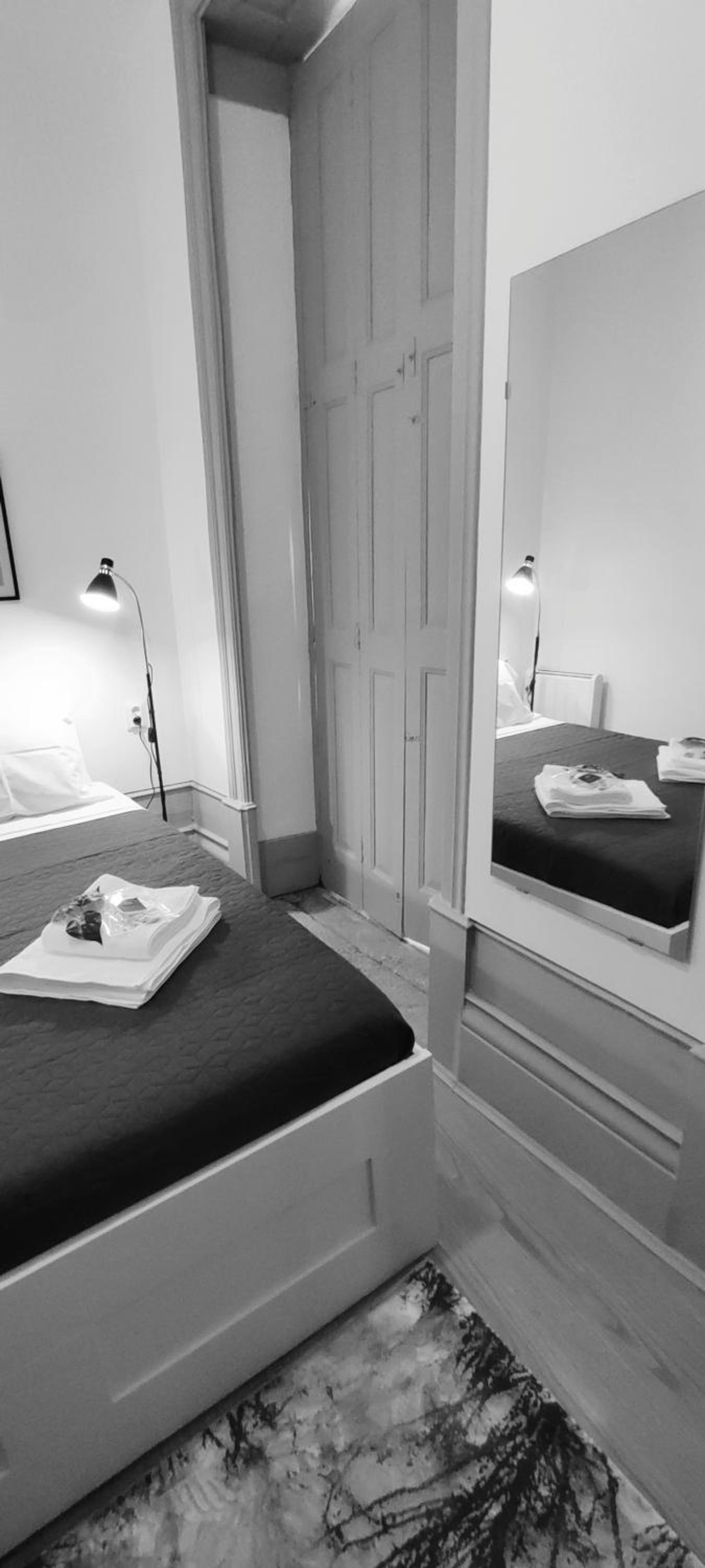 Double Room with Private External Bathroom - Photo 6