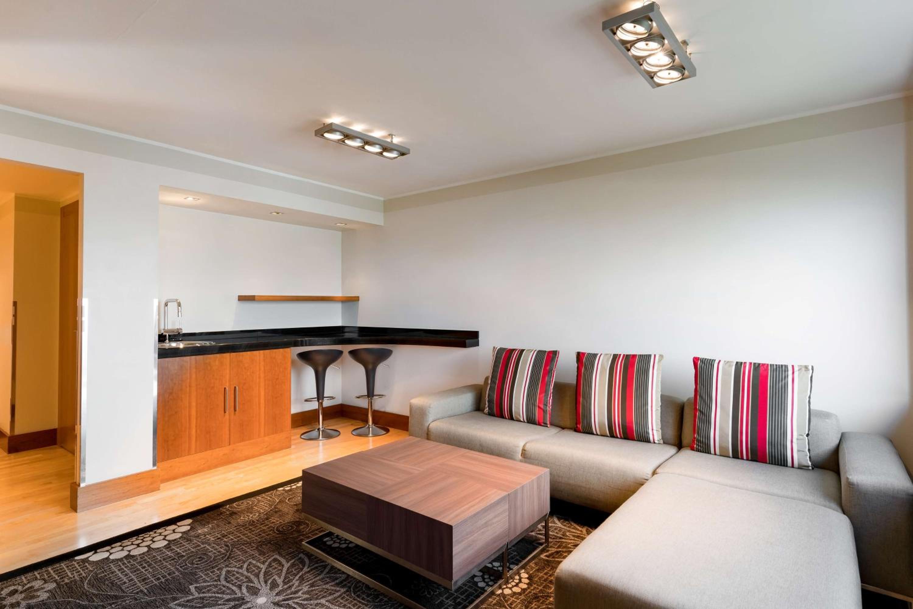 Suite with Spa Access - Photo 3