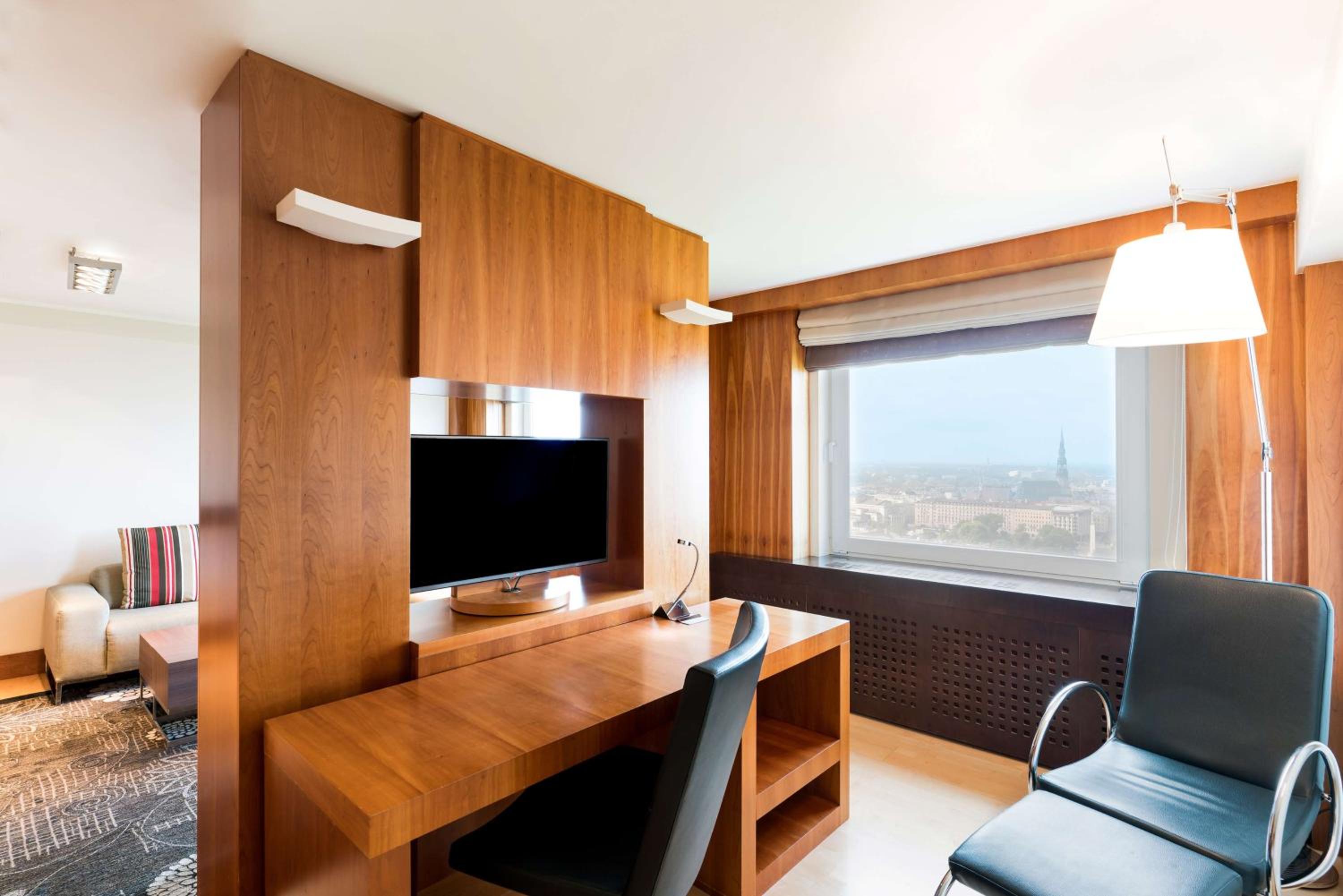 Suite with Spa Access - Photo 8