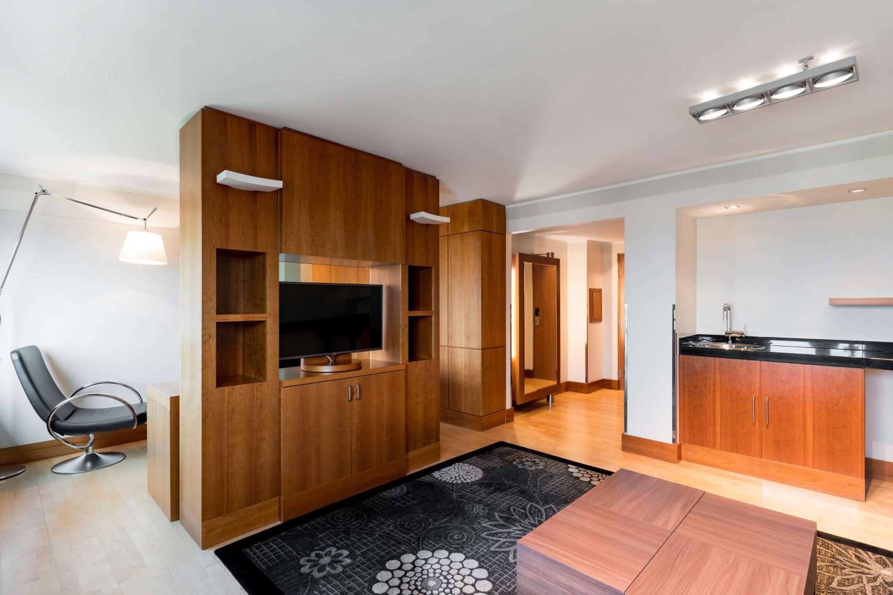 Suite with Spa Access - Photo 4