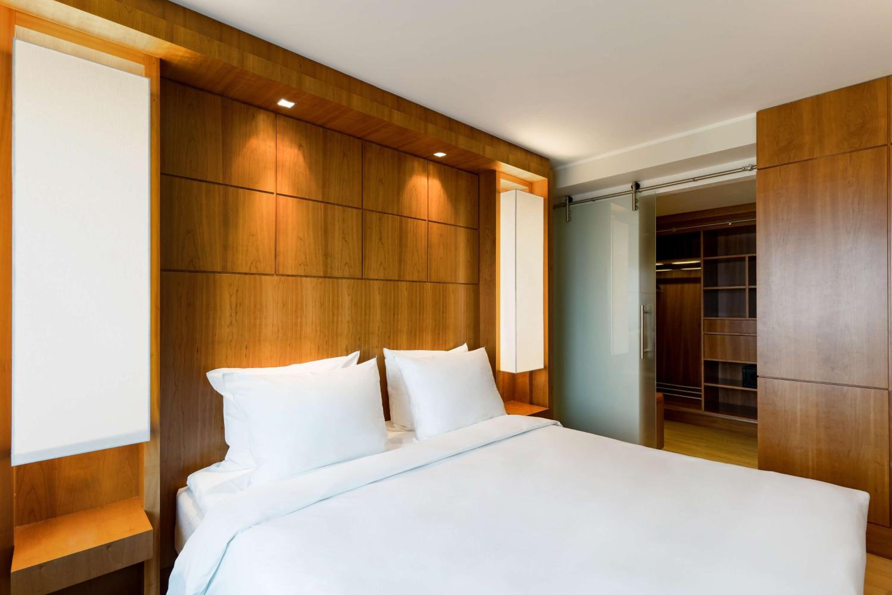 Suite with Spa Access - Photo 6