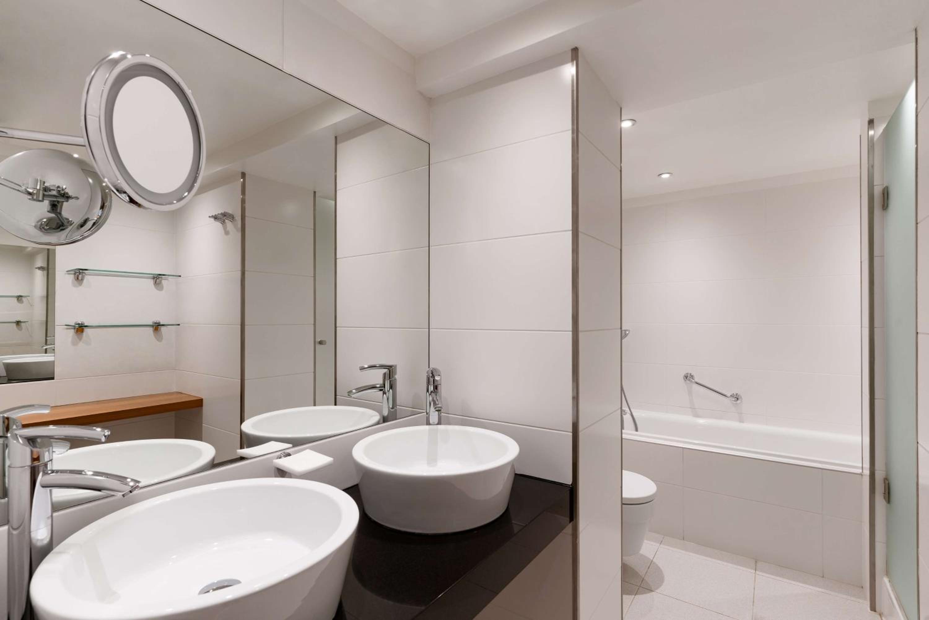 Suite with Spa Access - Photo 7