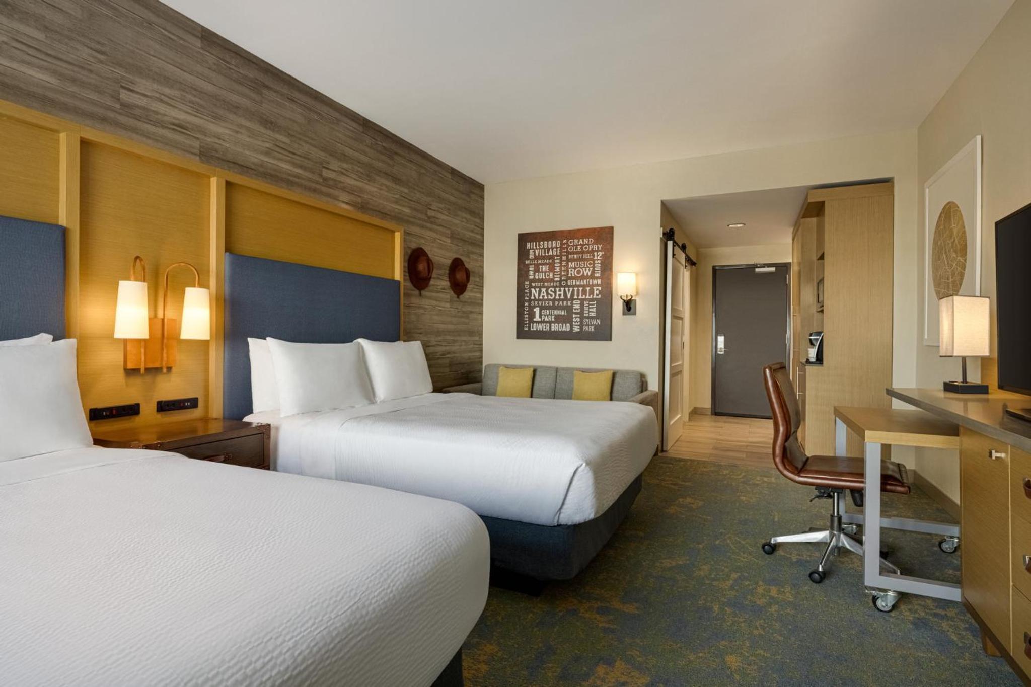 Standard Queen Room with Two Queen Beds and Roll-in Shower - Communications Access