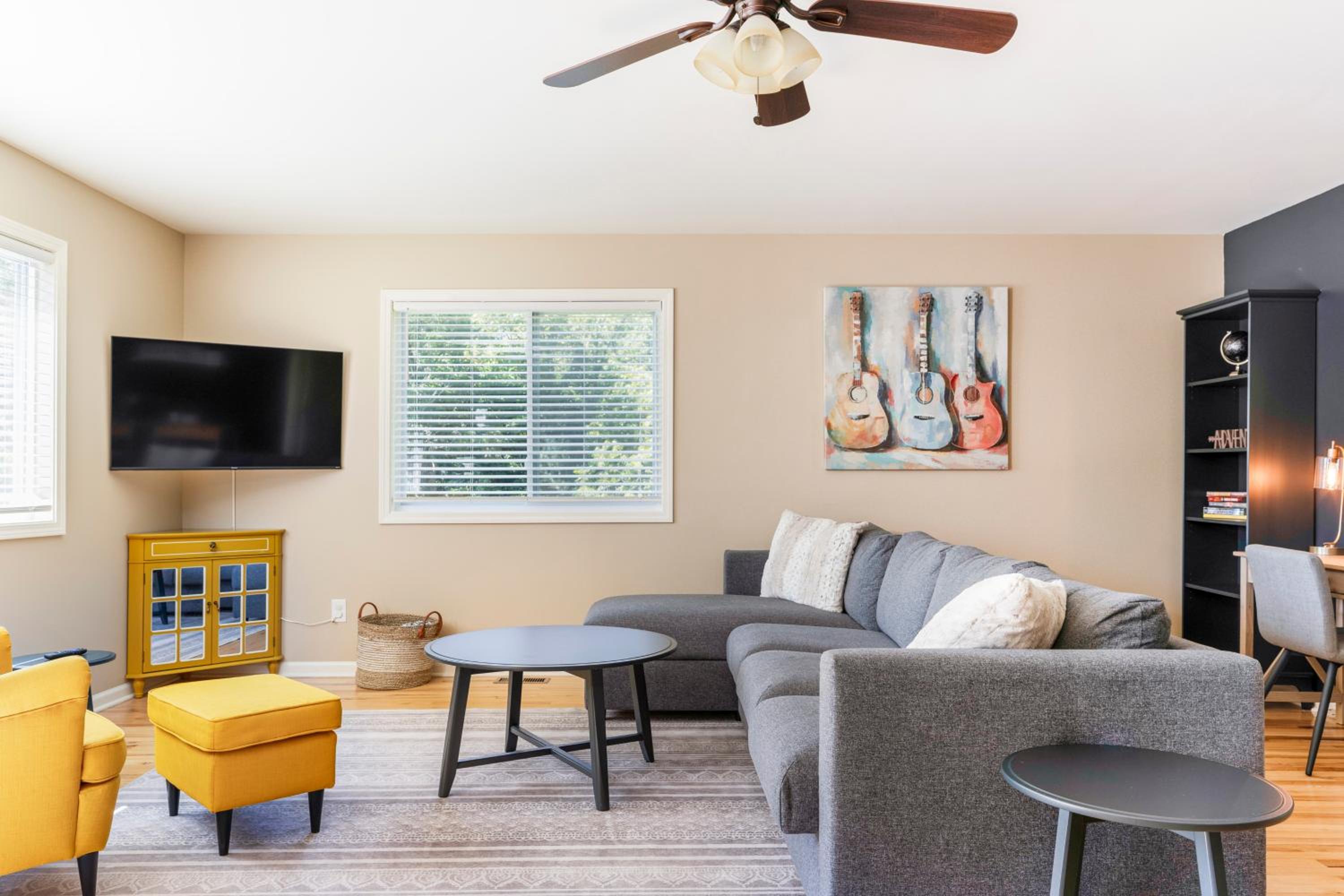 Five-Bedroom House photo 1