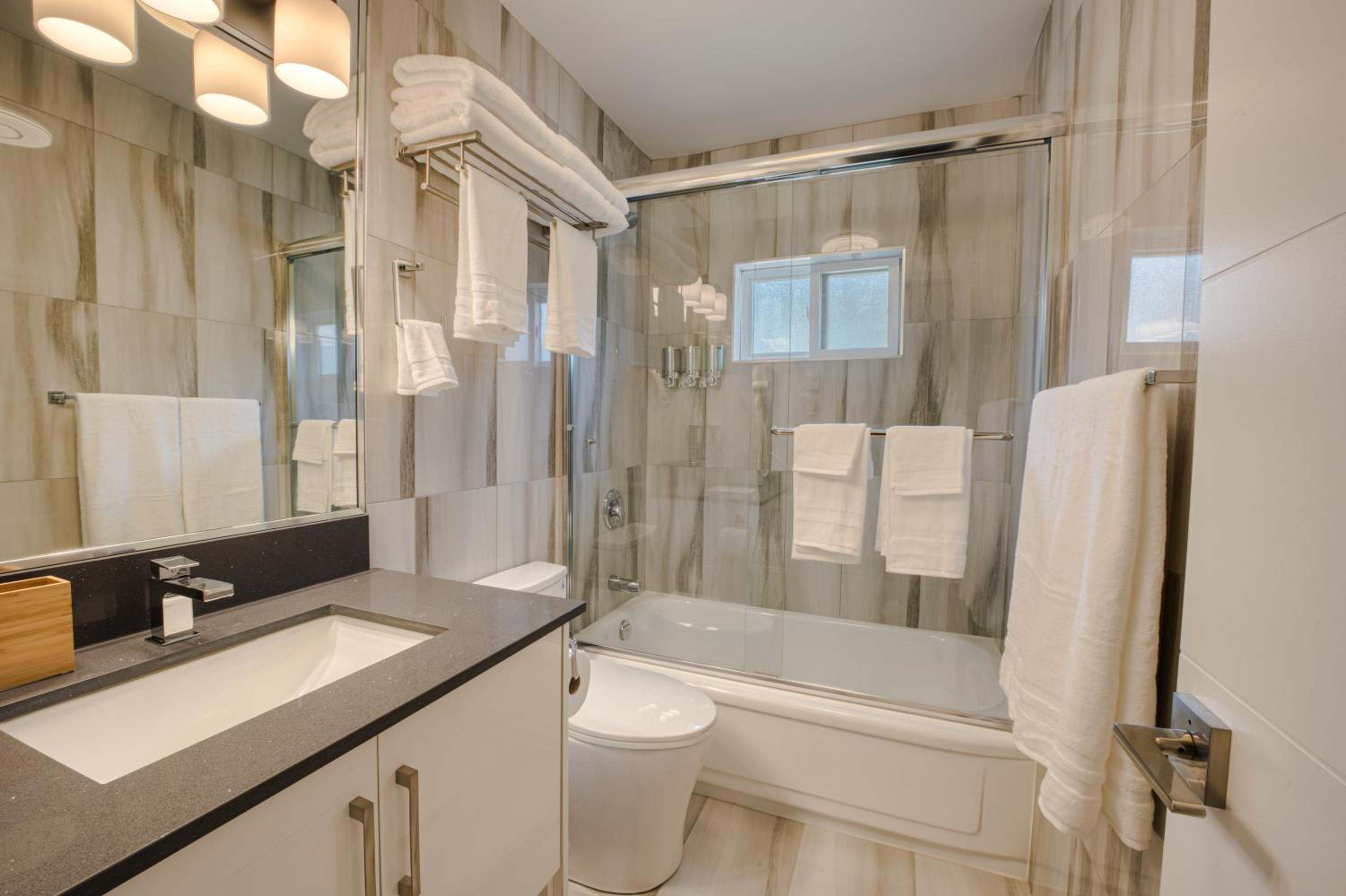Two-Bedroom Suite photo 3