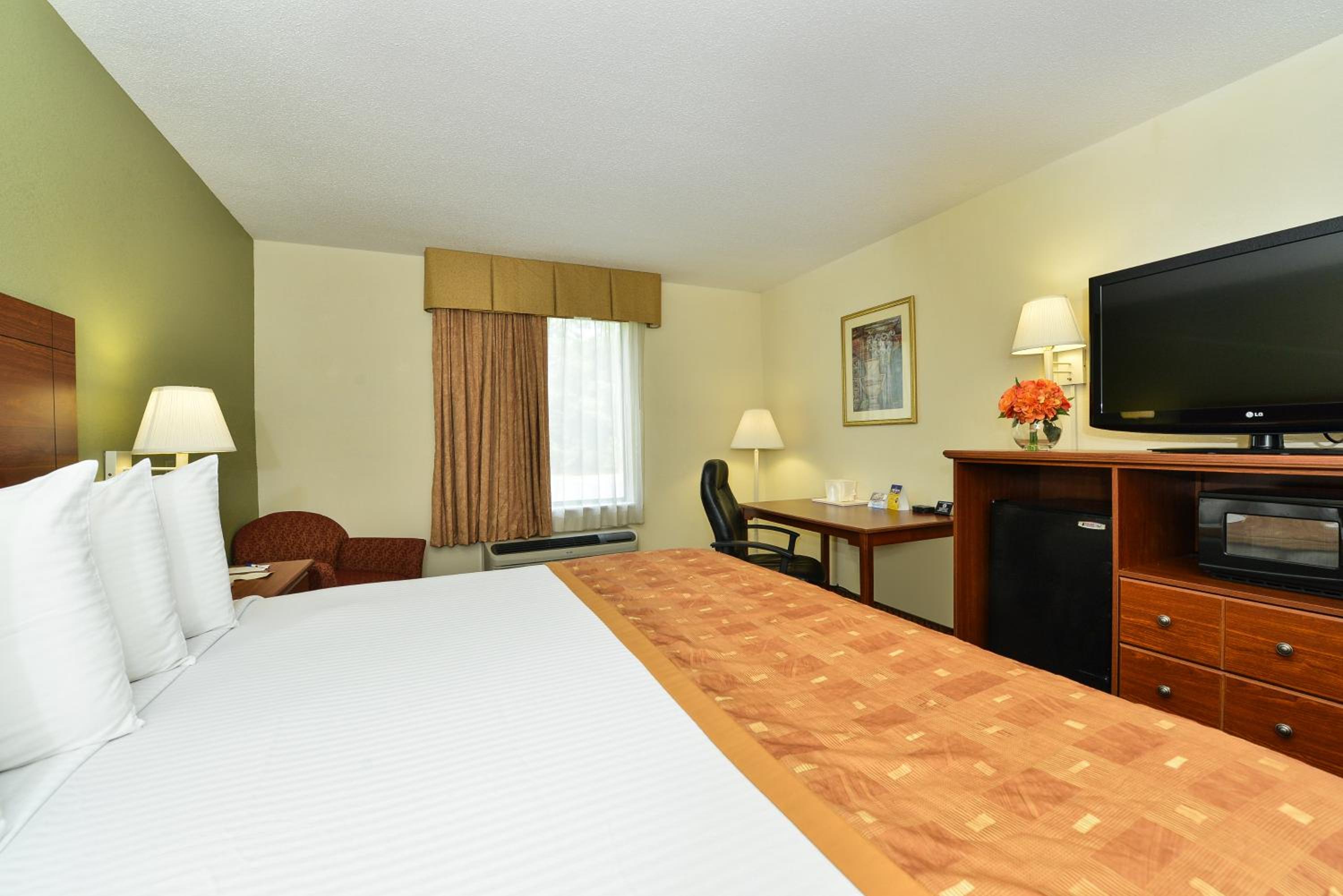 King Room - Non-Smoking - Photo 5