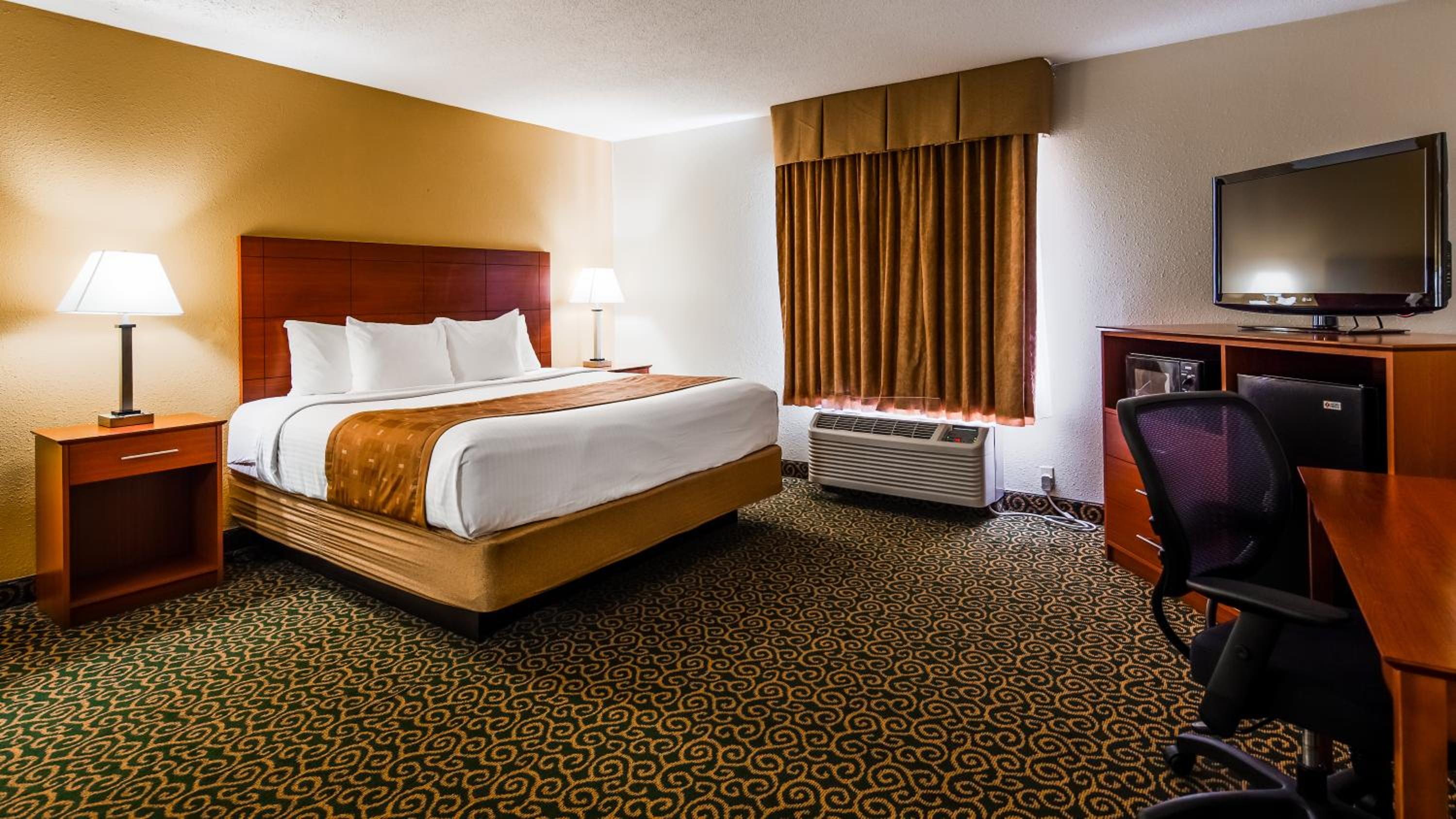 King Room - Non-Smoking - Photo 6