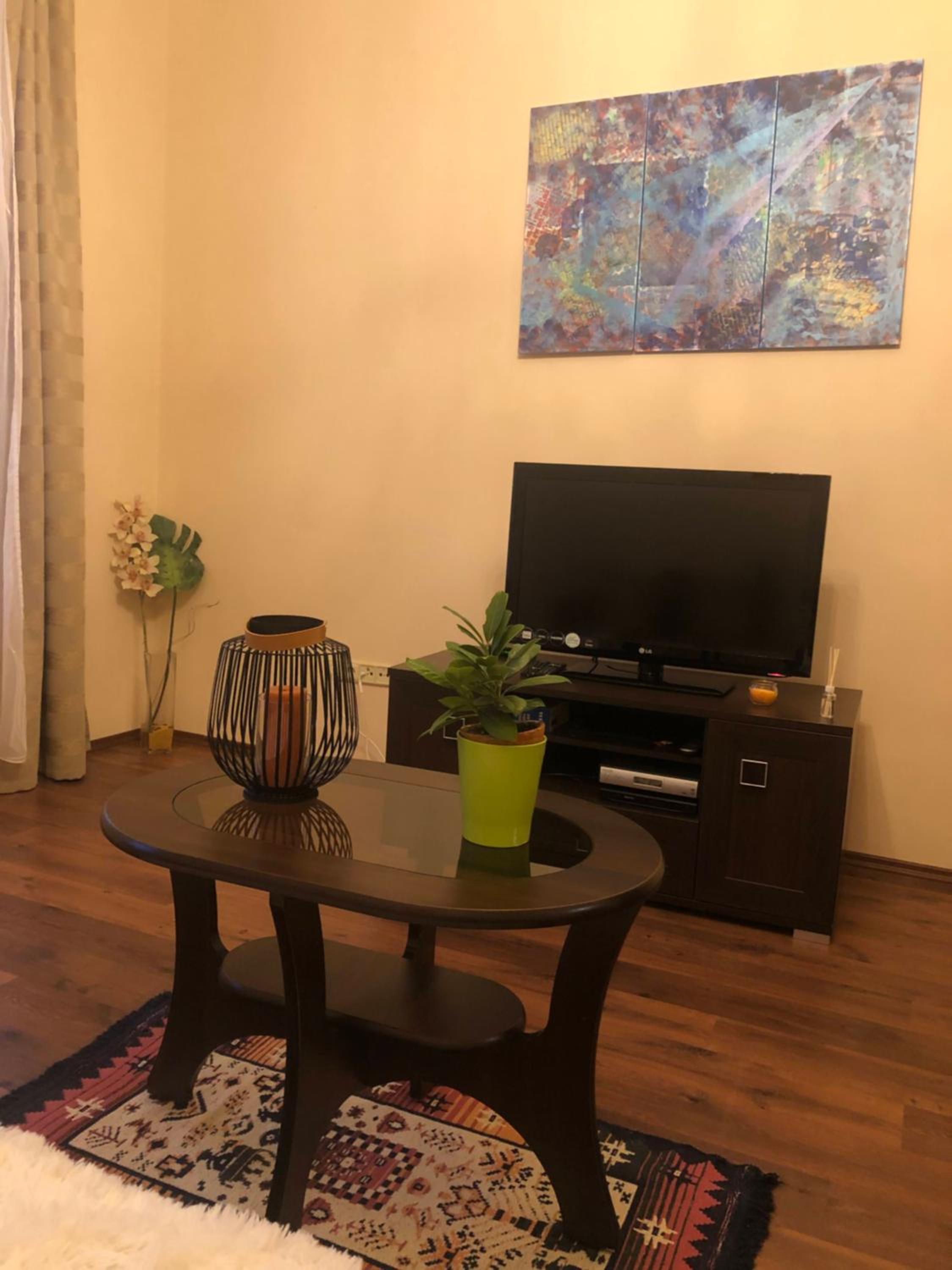 Two-Bedroom Apartment - Photo 9