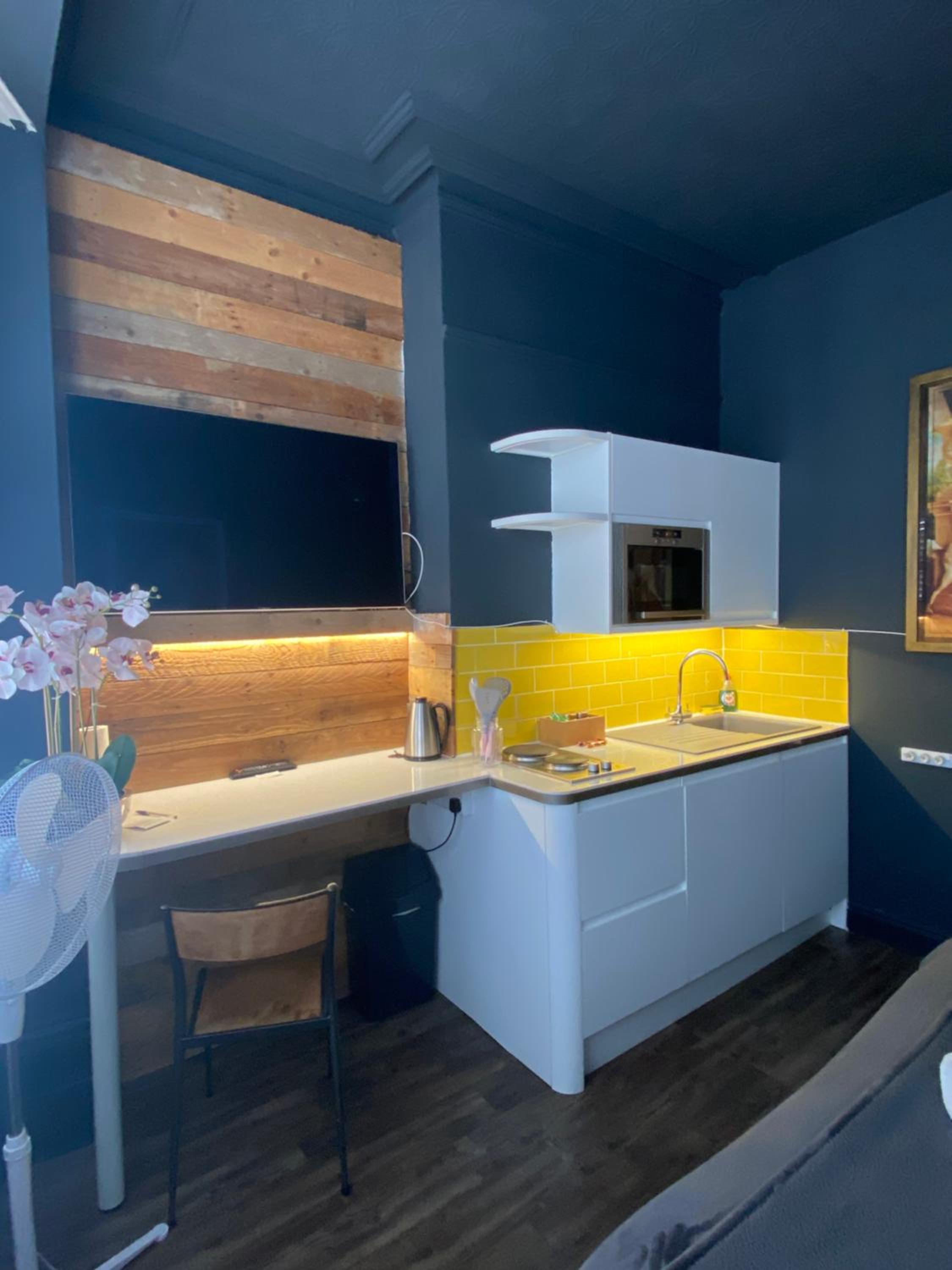 One-Bedroom Apartment - Photo 15