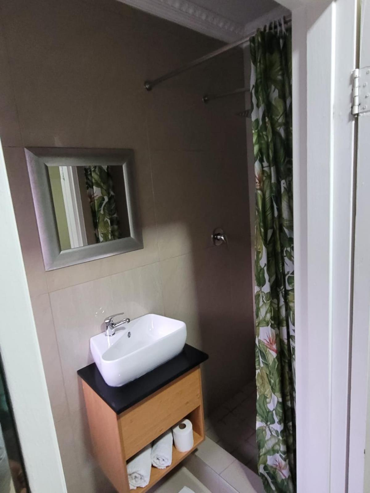 Deluxe Double Room (2 Adults + 1 Child) - Photo 16