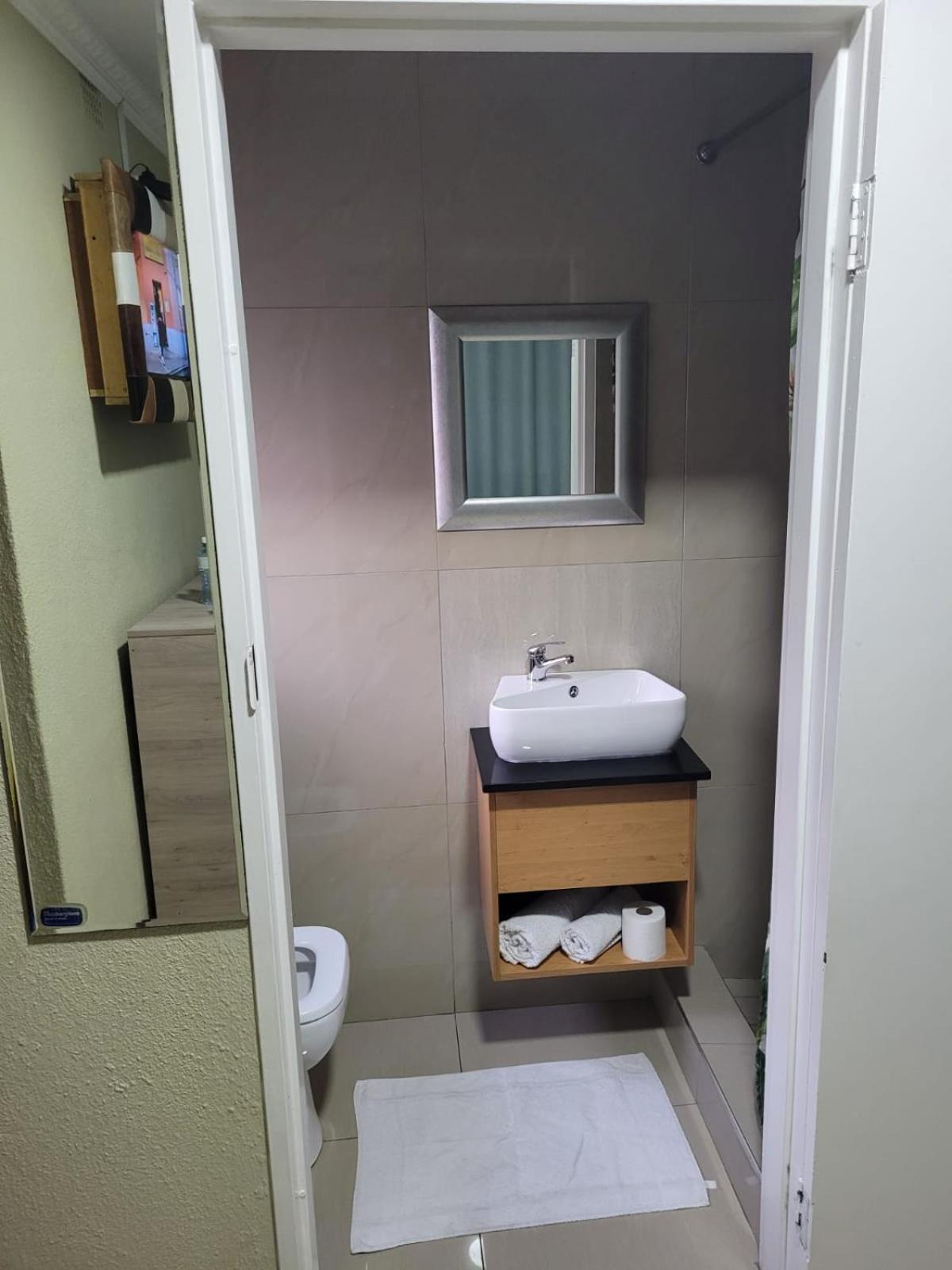 Deluxe Double Room (2 Adults + 1 Child) - Photo 14