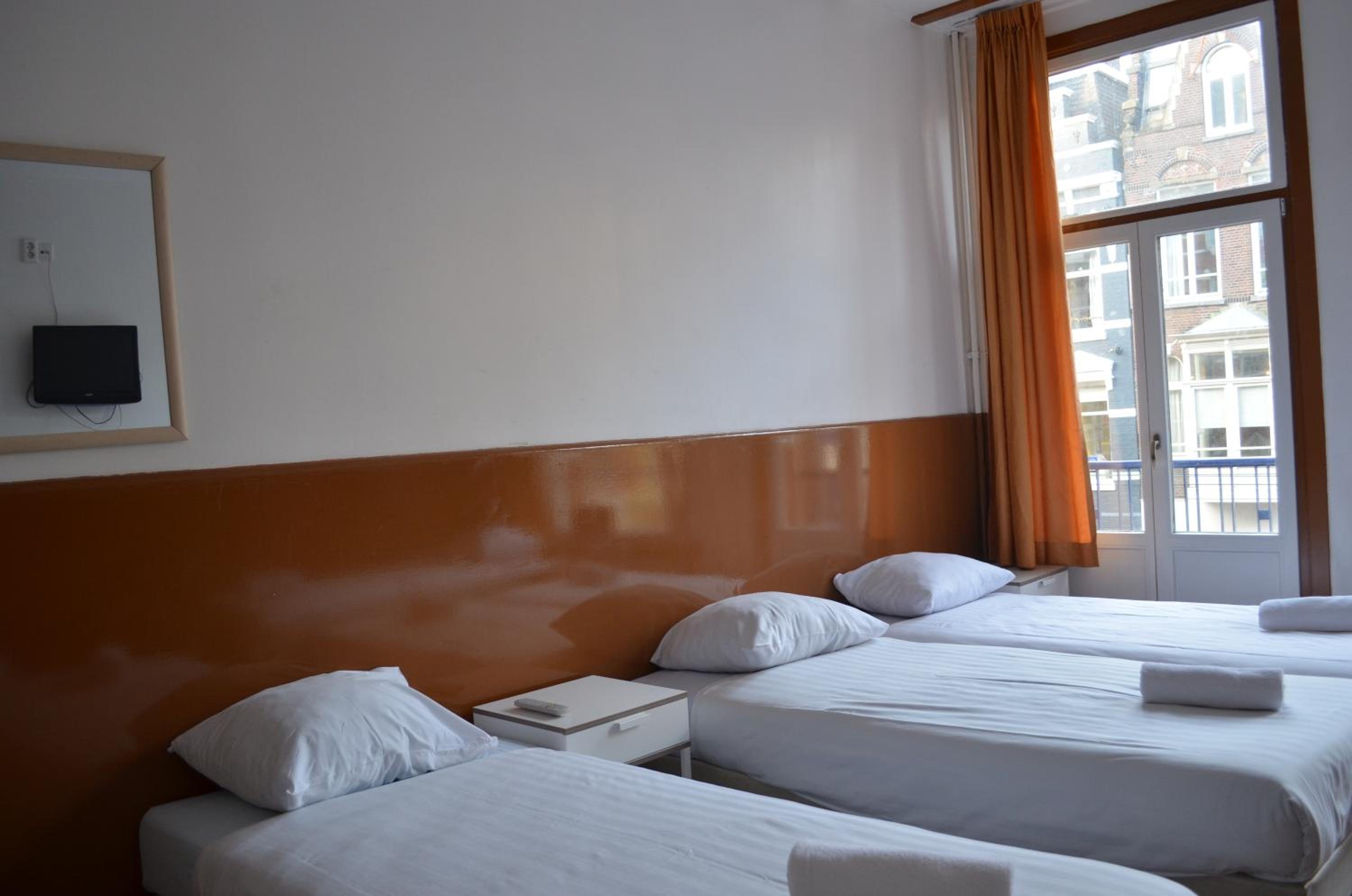 Standard Quadruple Room with Private Bathroom  photo 1