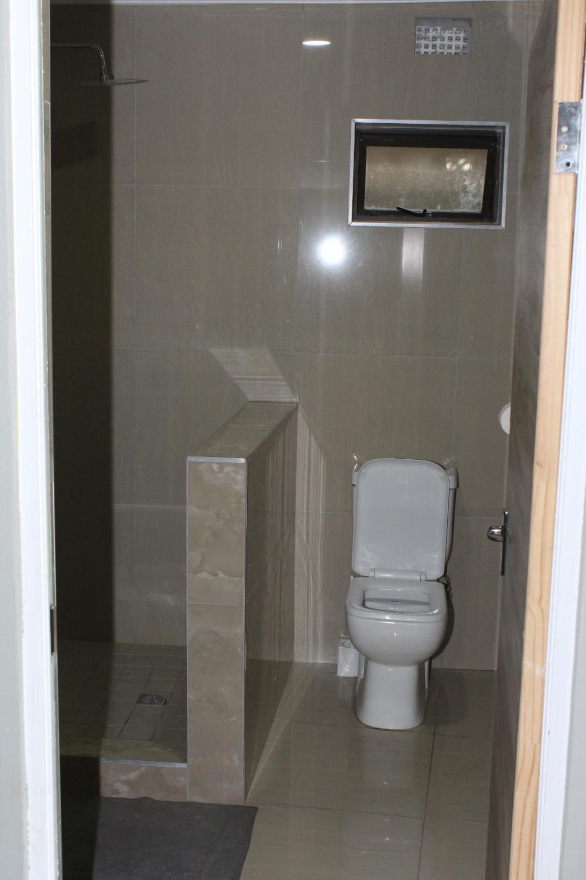 Deluxe Double Room (2 Adults + 1 Child) - Photo 12