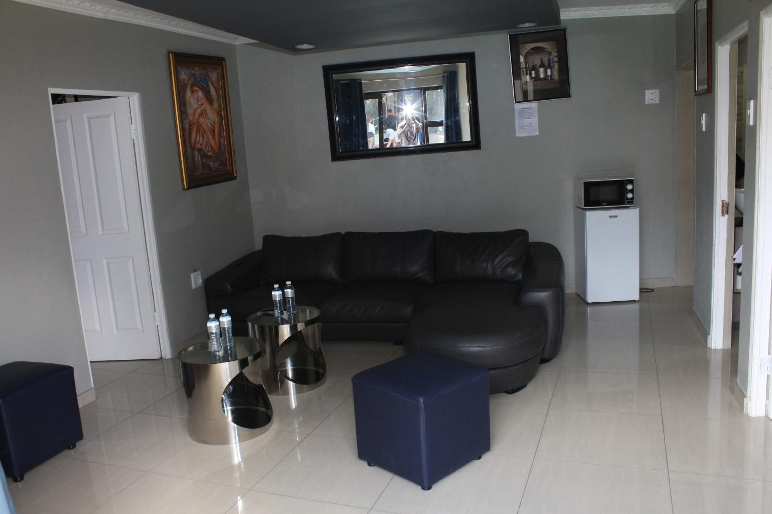 Two-Bedroom Apartment - Photo 6