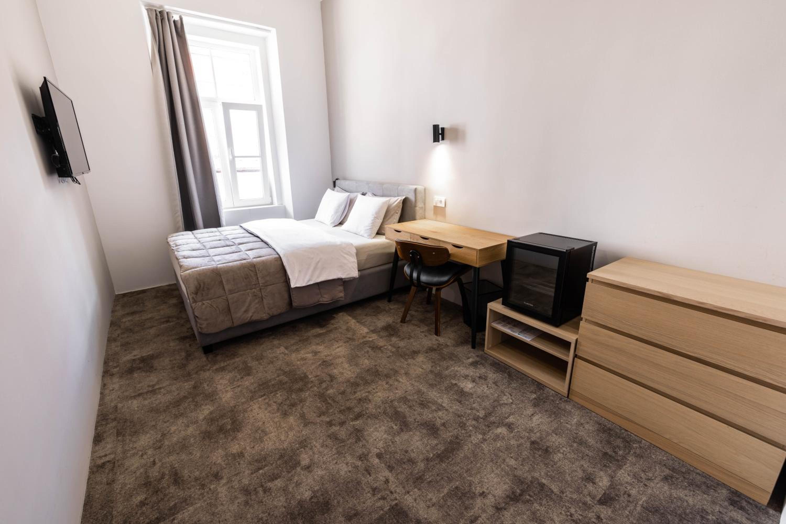 Economy Double Room - Photo 3