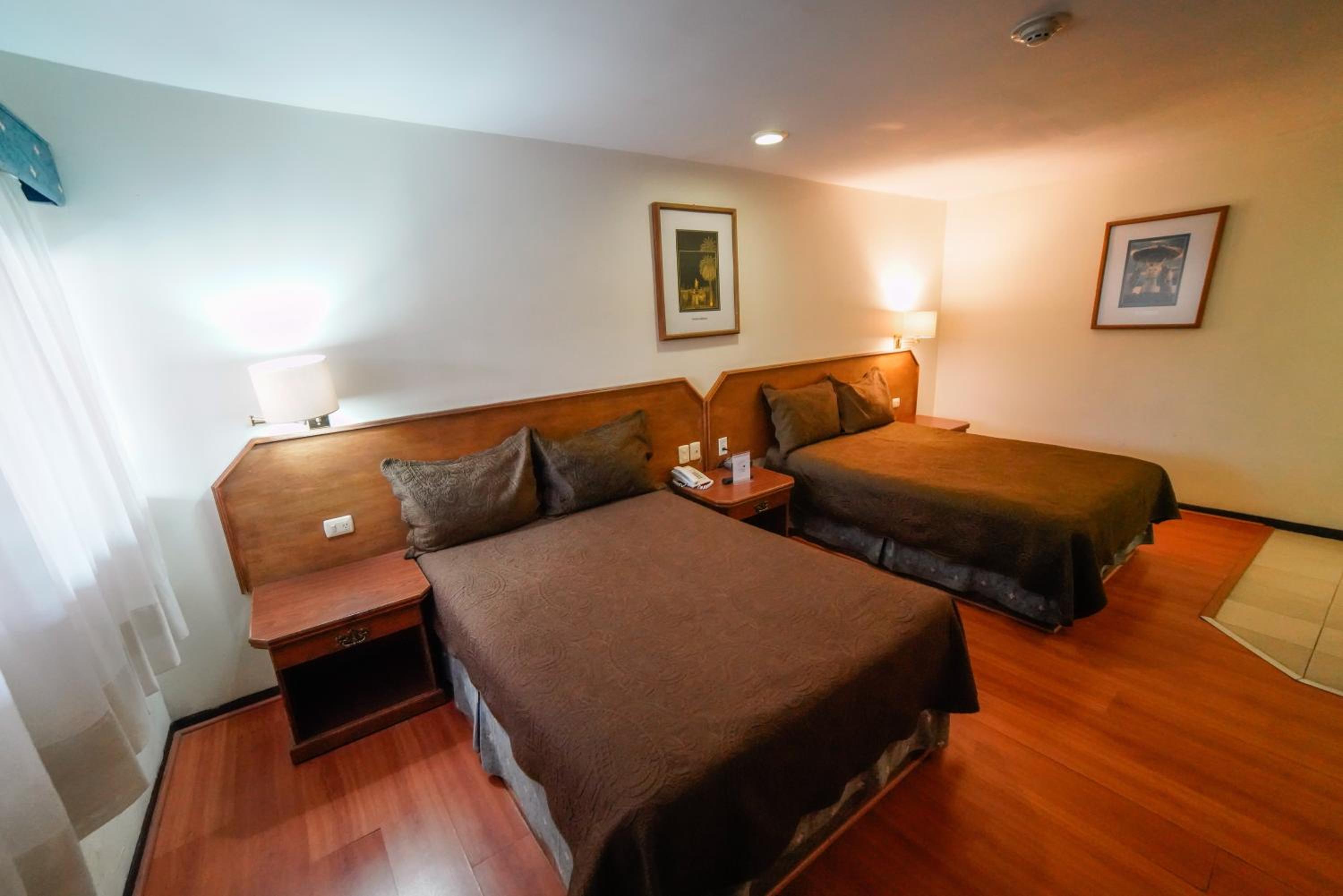 Double Room with Two Double Beds - Photo 3