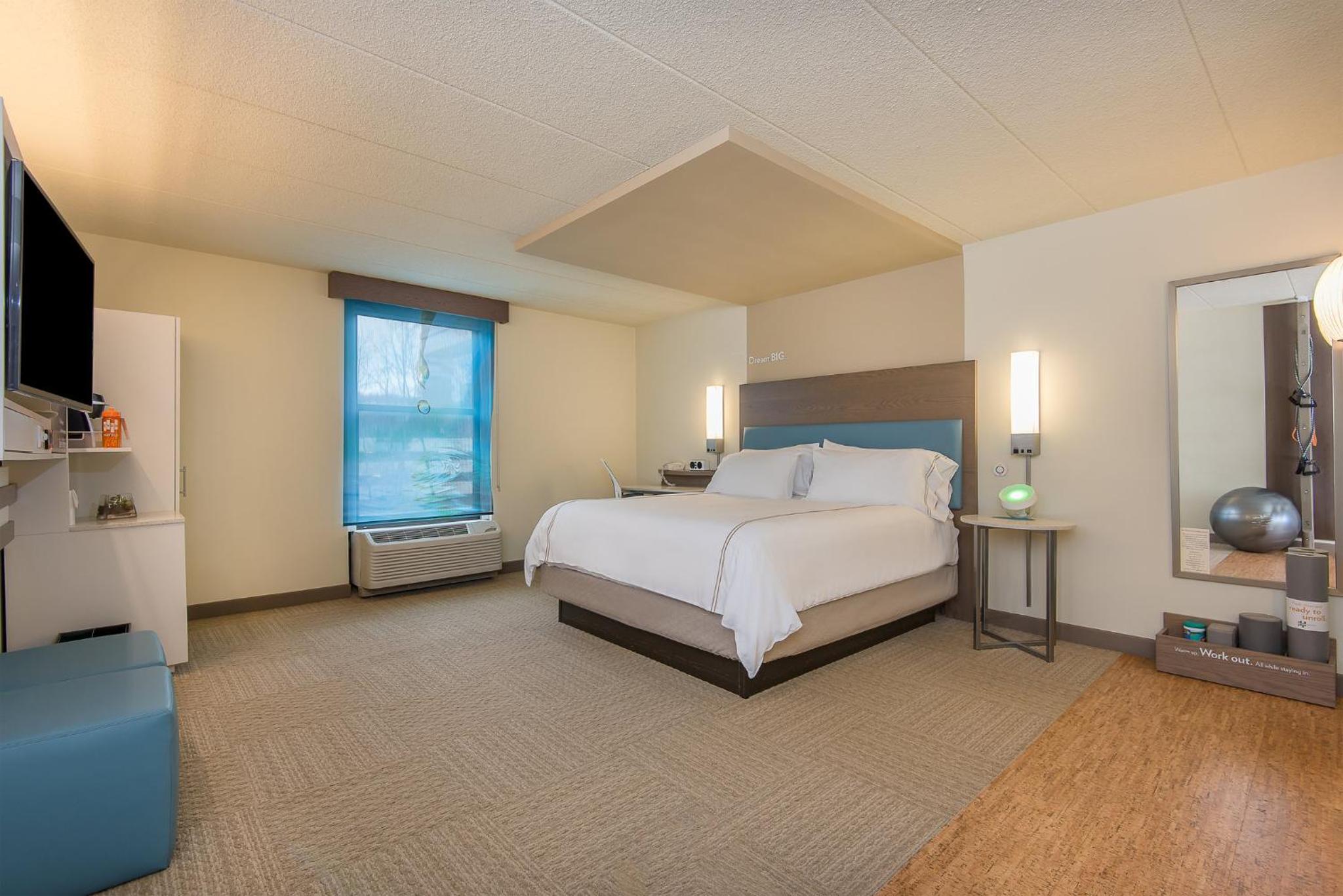 Premium King Room photo 2