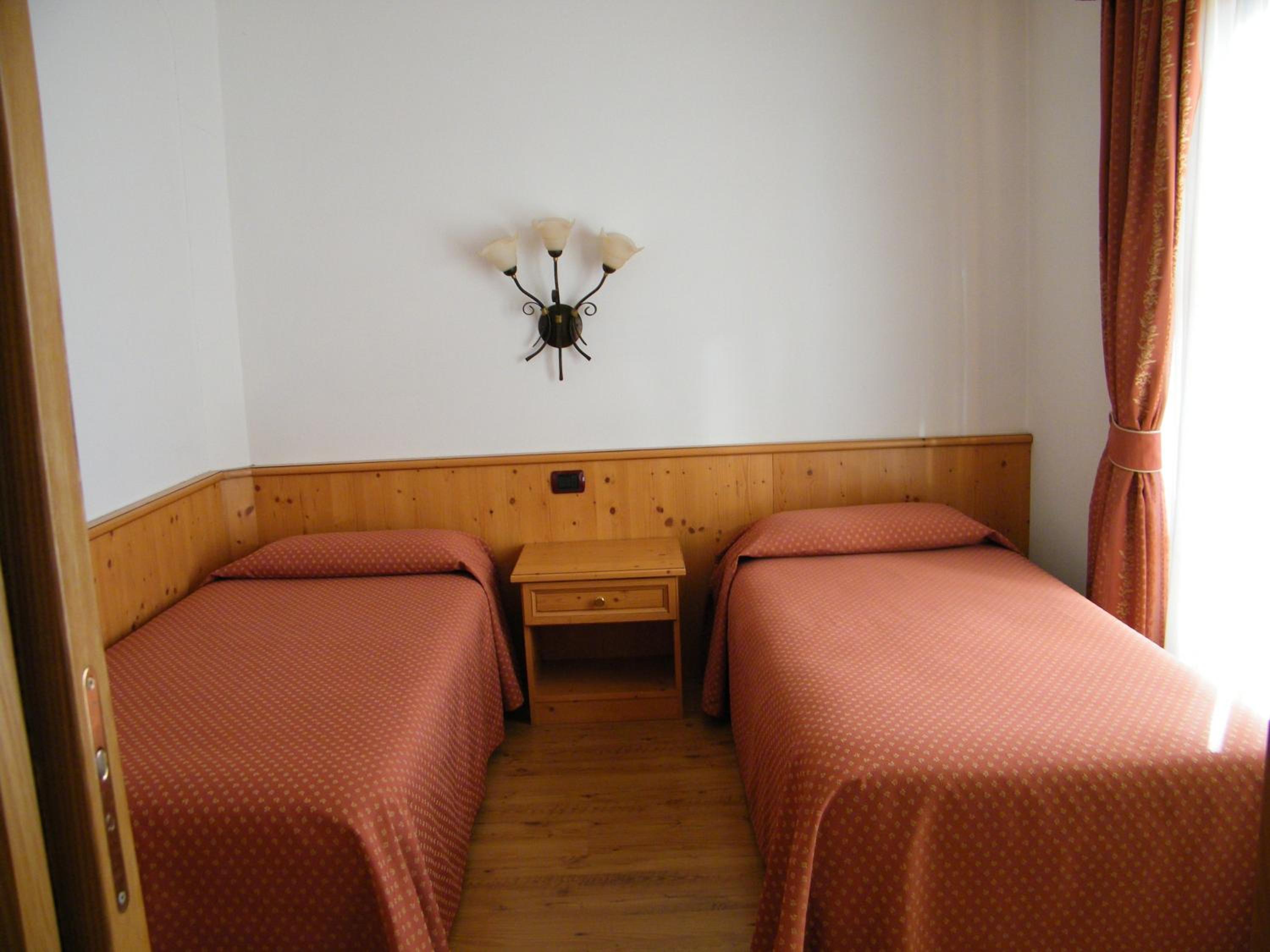 Quadruple Room with Garden View - Photo 3