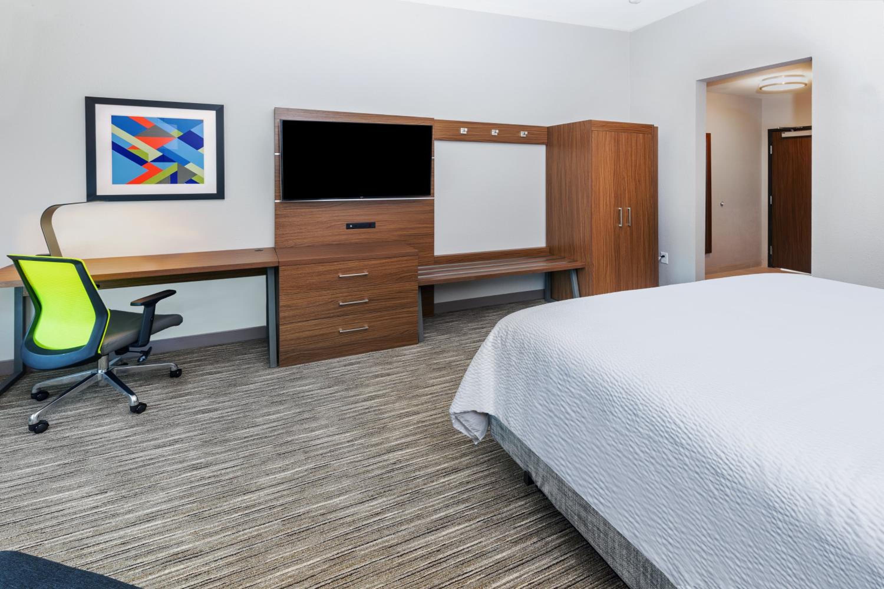 Standard King Room - Photo 7