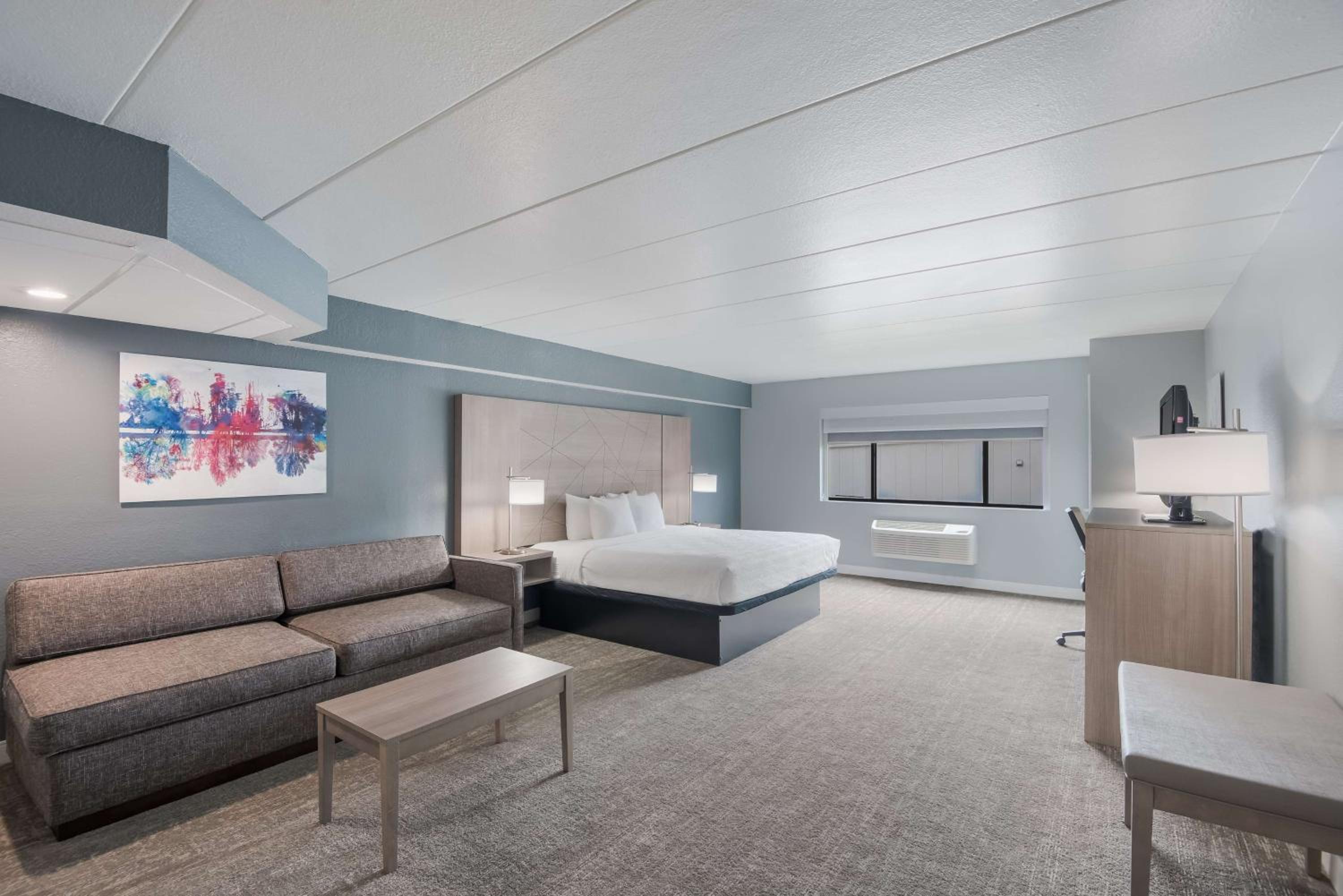 King Suite with Sofa Bed - Photo 4