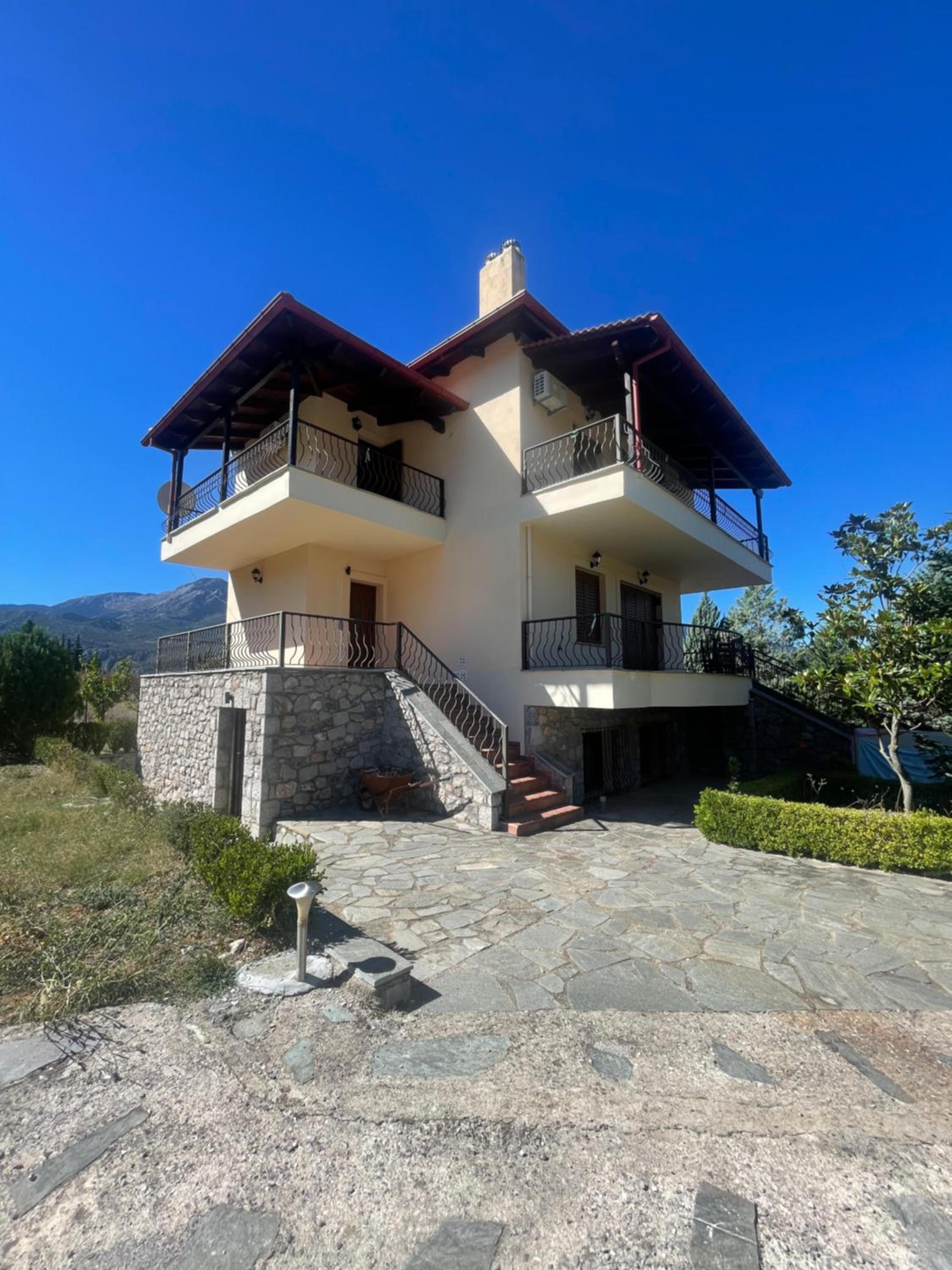 Three-Bedroom Villa photo 2