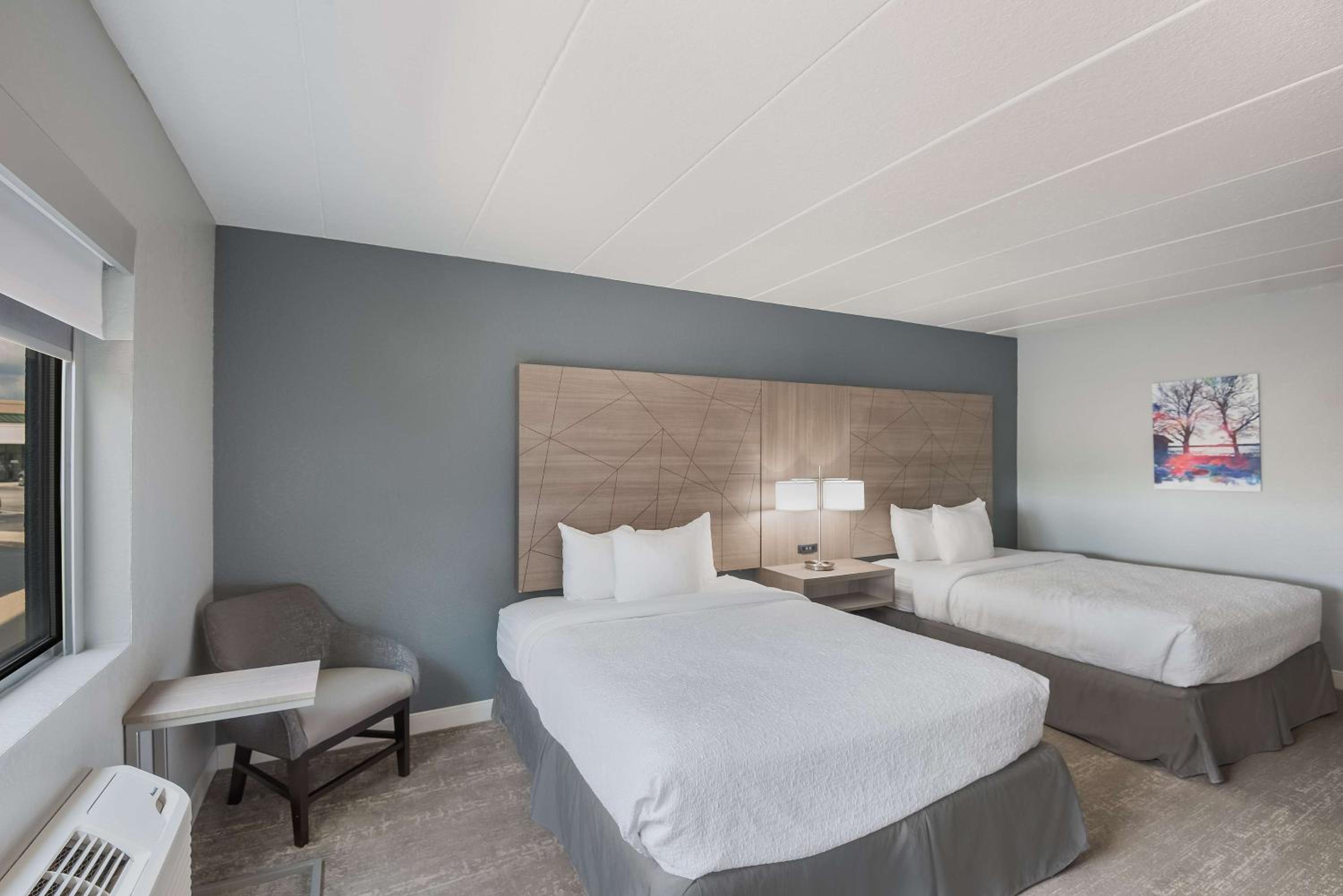 Queen Room with Two Queen Beds and Walk-in Shower - Disability Access - Photo 2