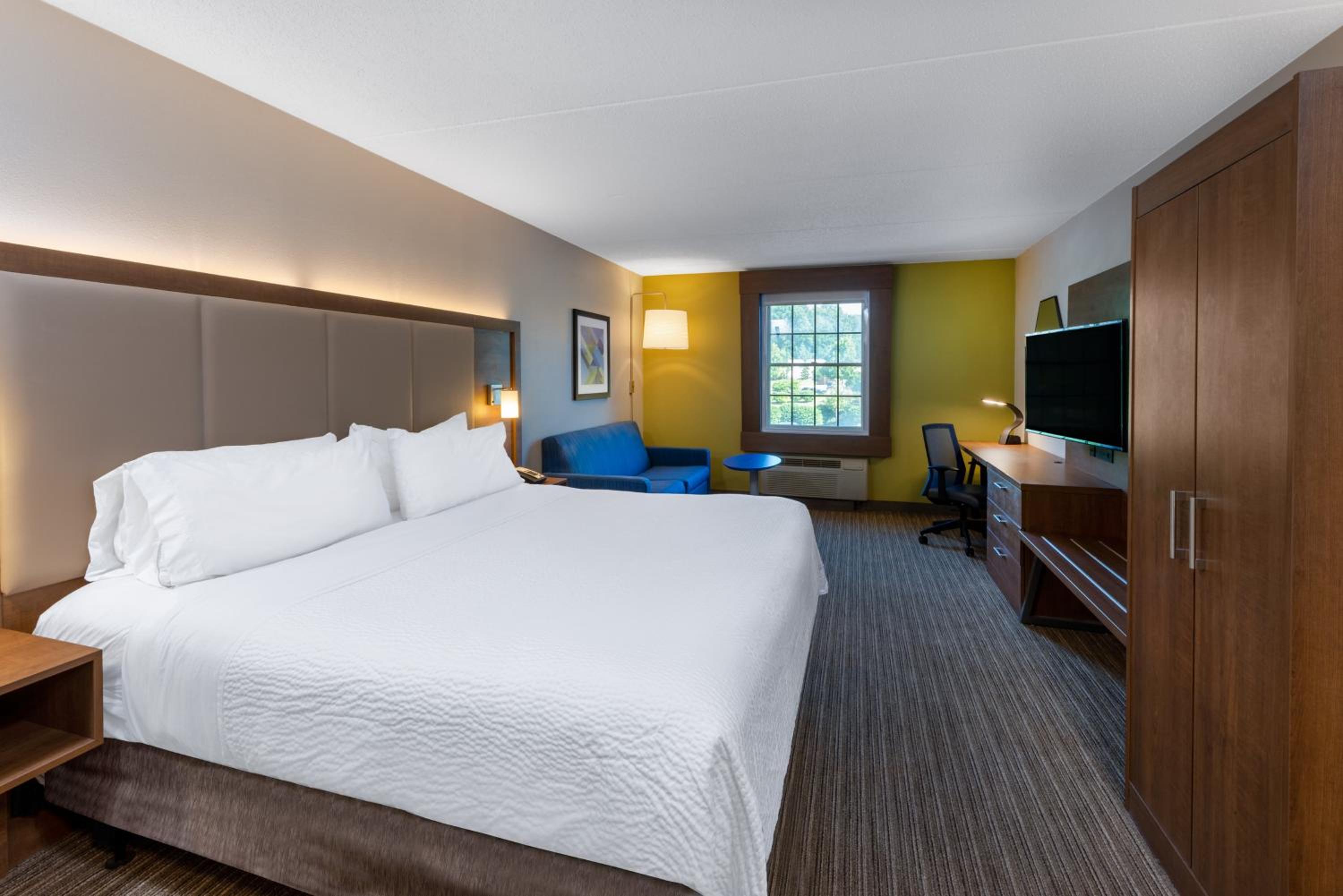Standard King Room - Photo 5