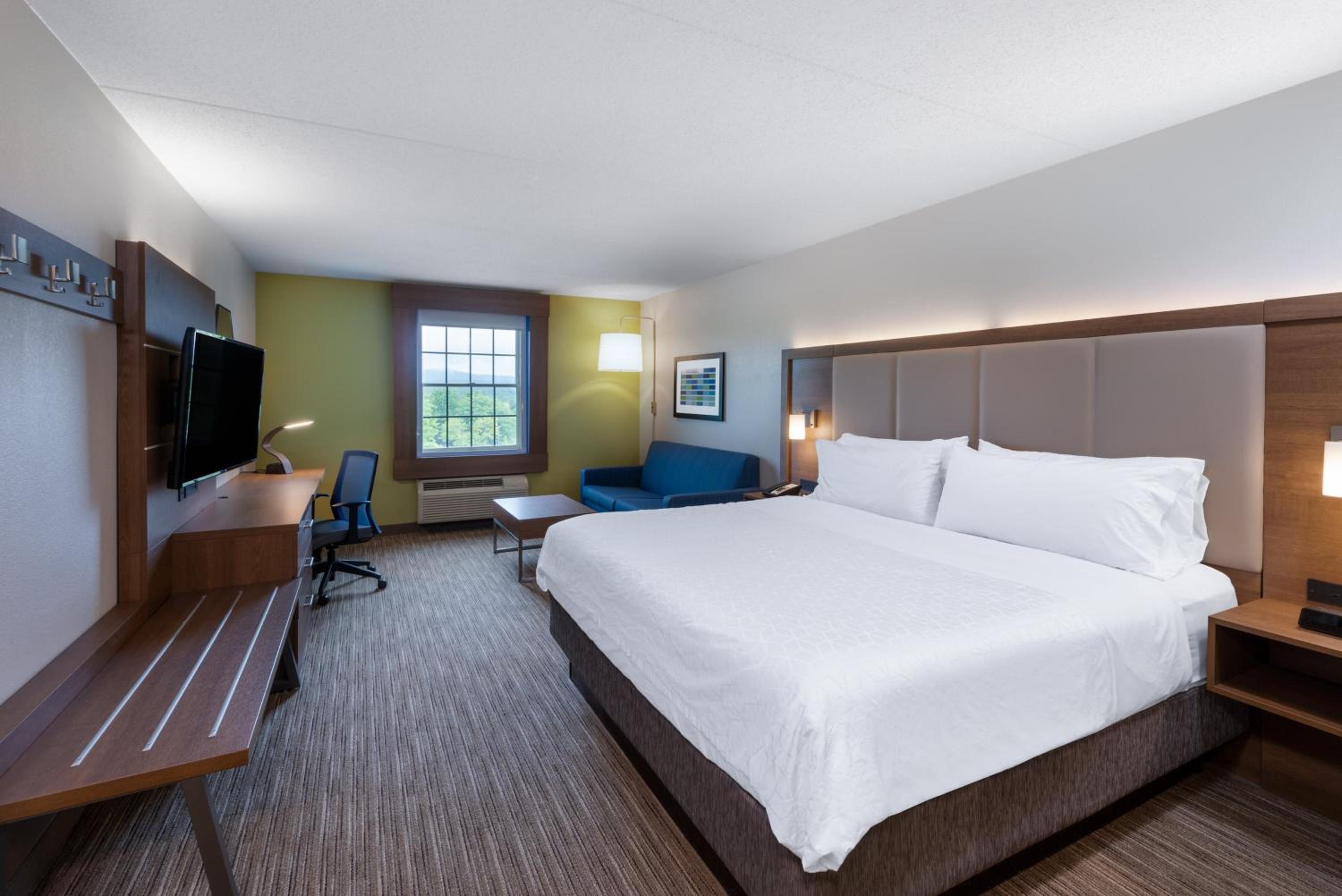 Standard King Room - Photo 7