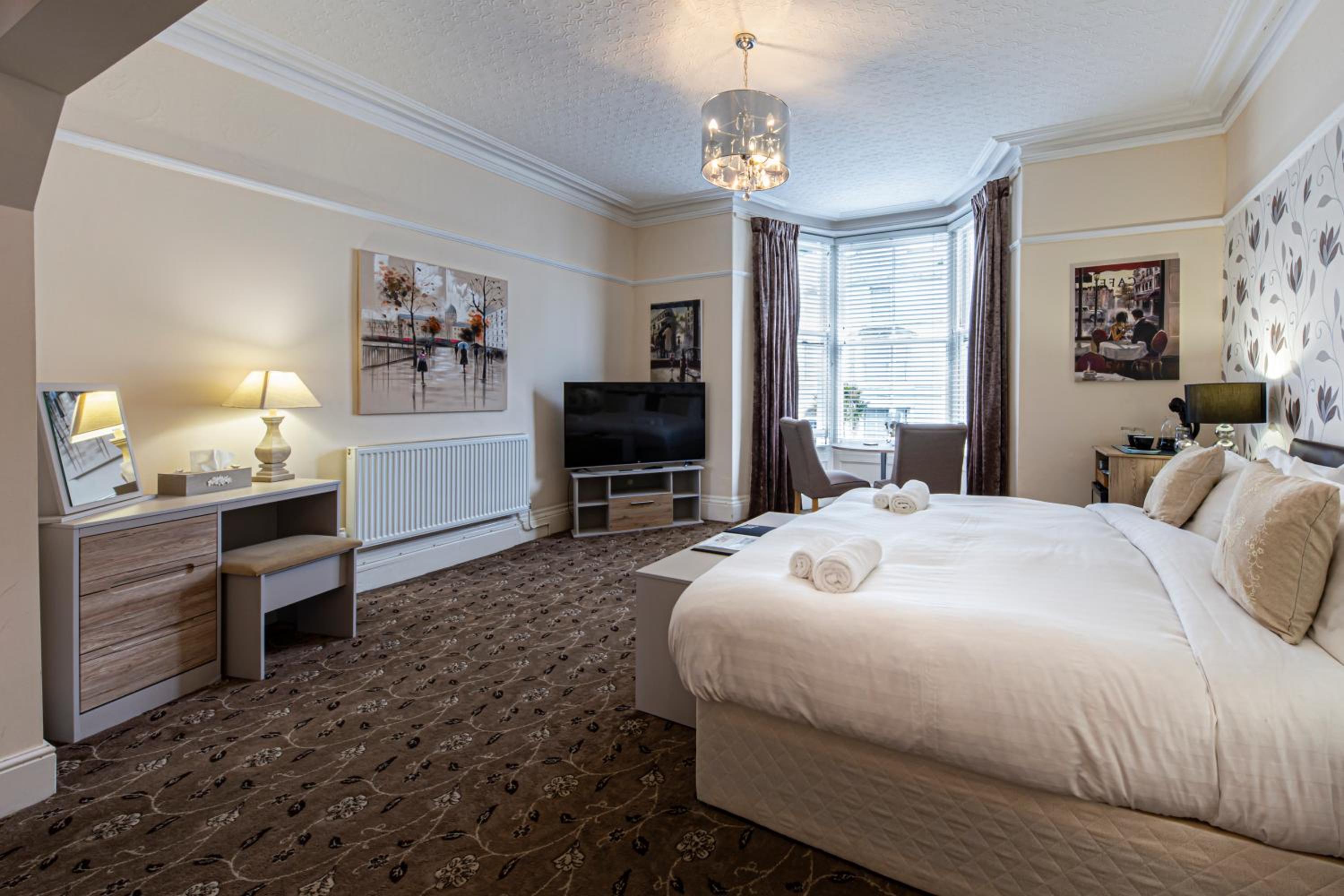 Double or Twin Room with Corner Sea View photo 1