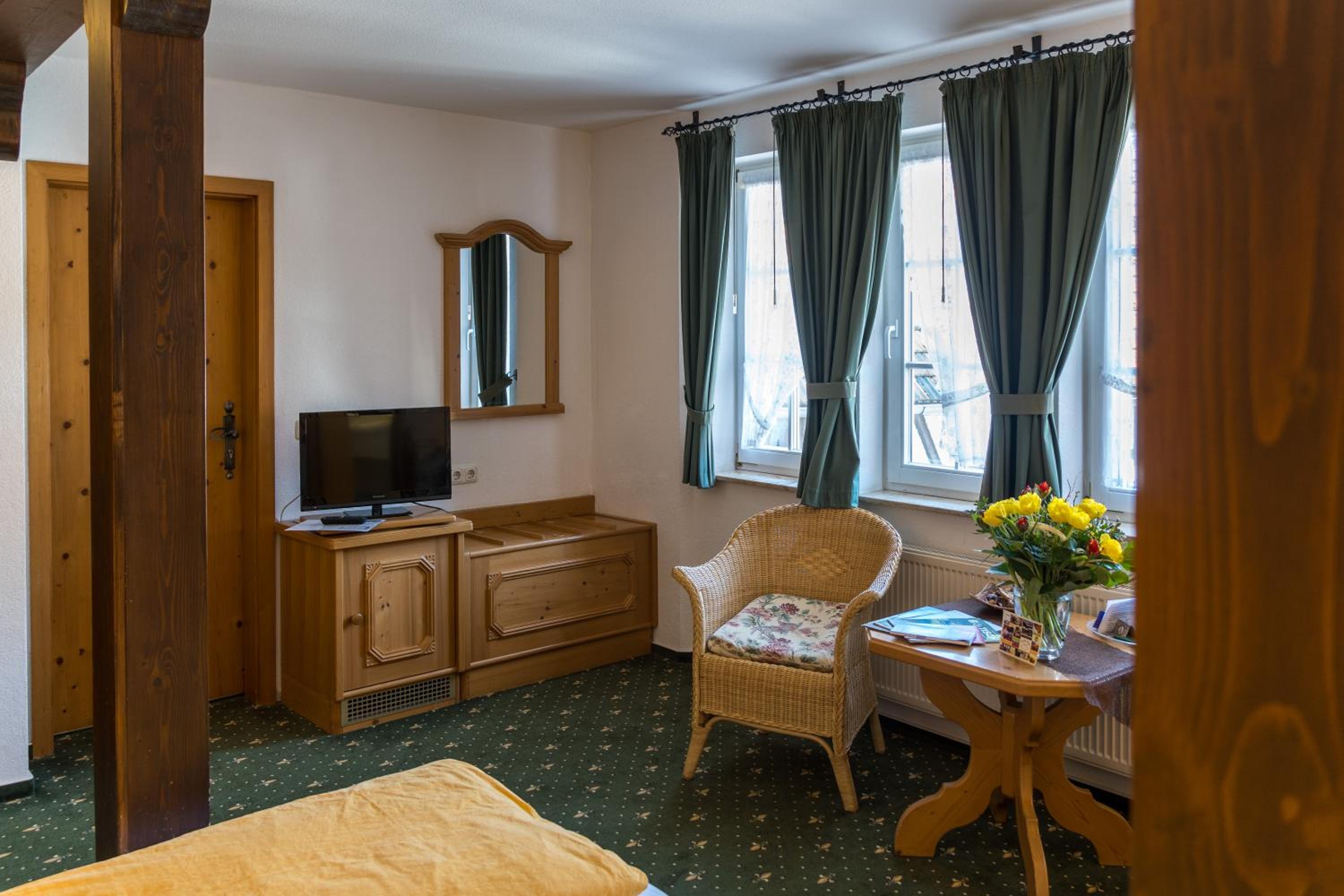 Double Room - Photo 9