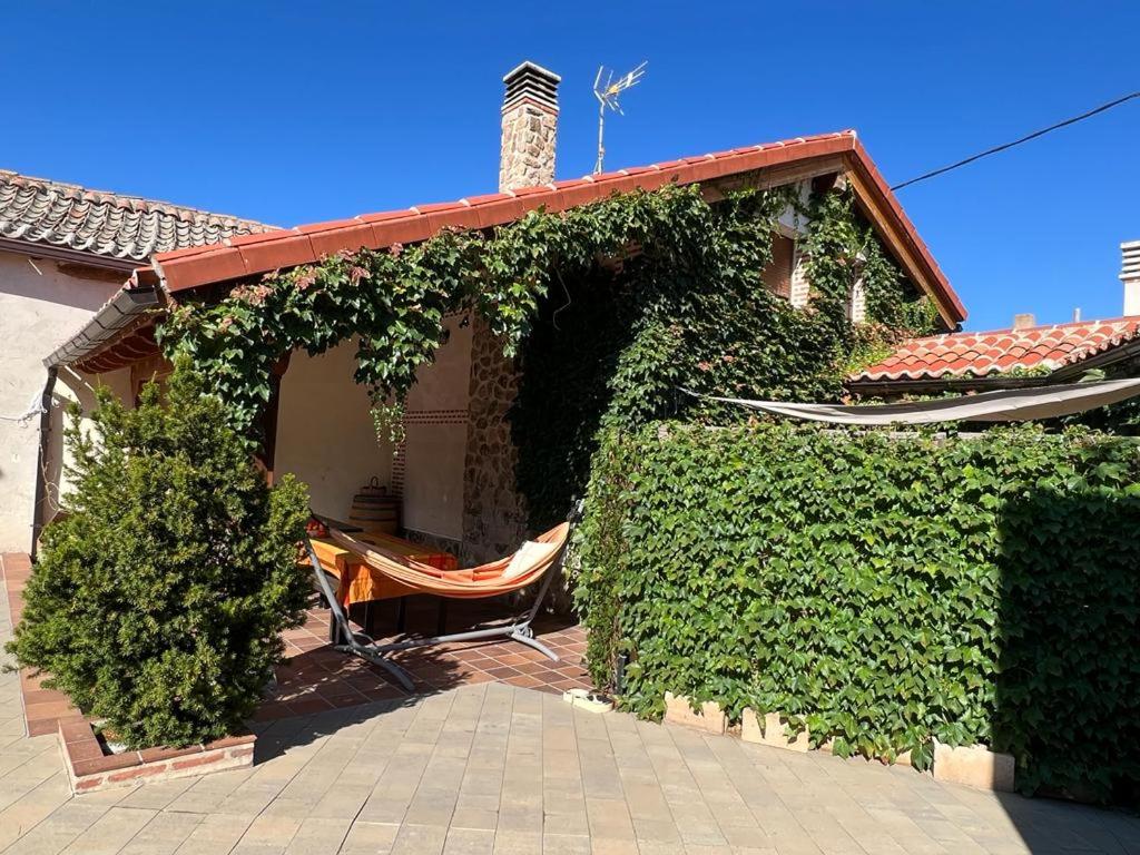 Five-Bedroom House photo 2