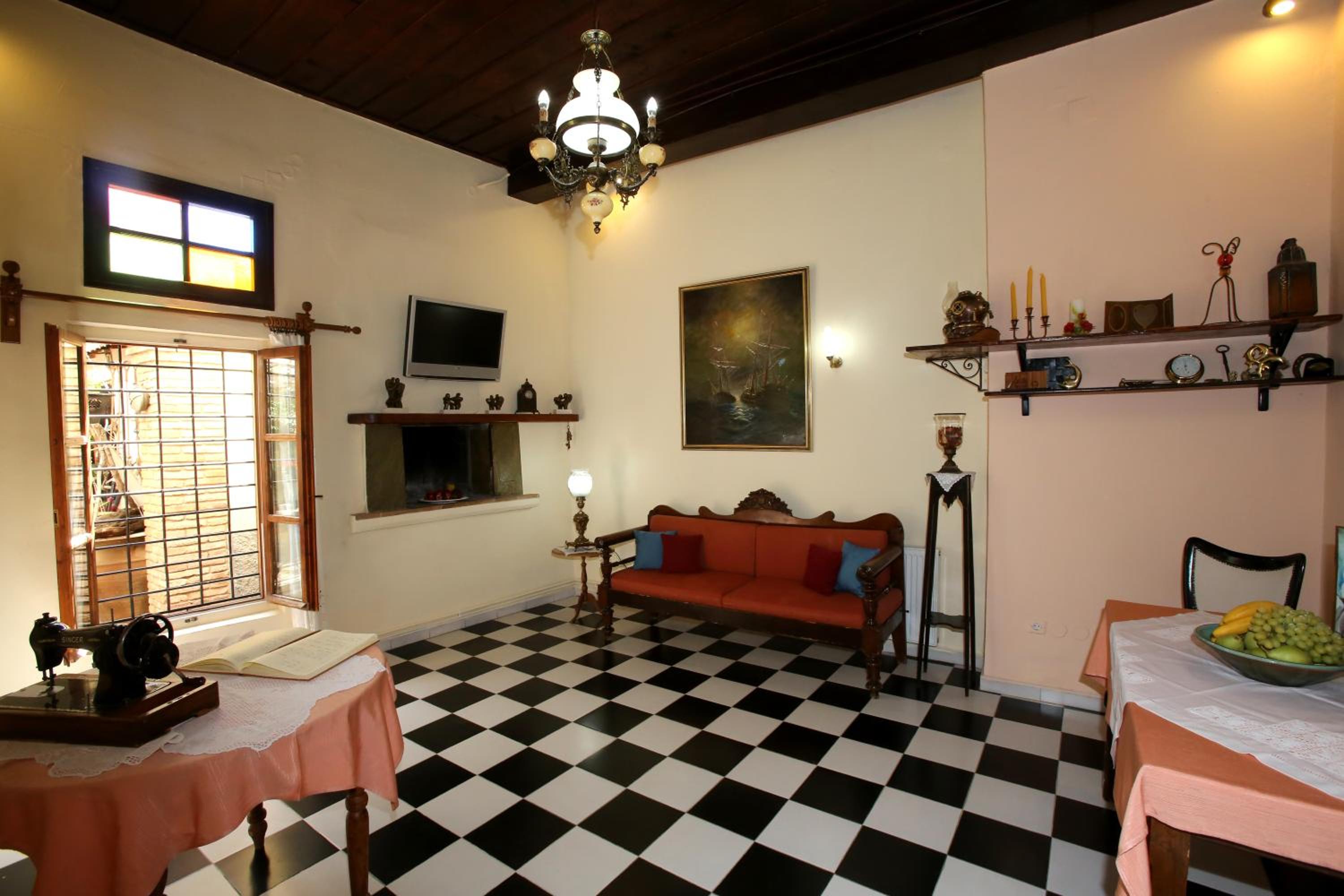 Deluxe Suite (3 - 4 Adults)