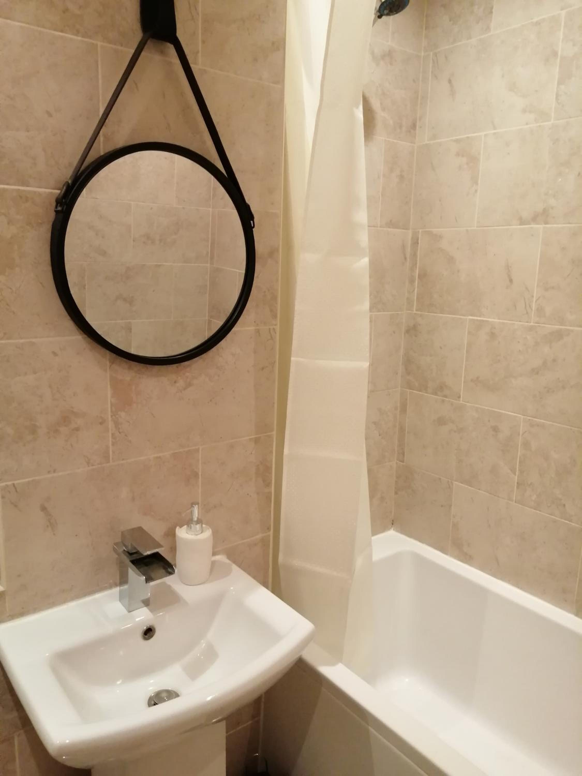 Single Room with Private Bathroom photo 3