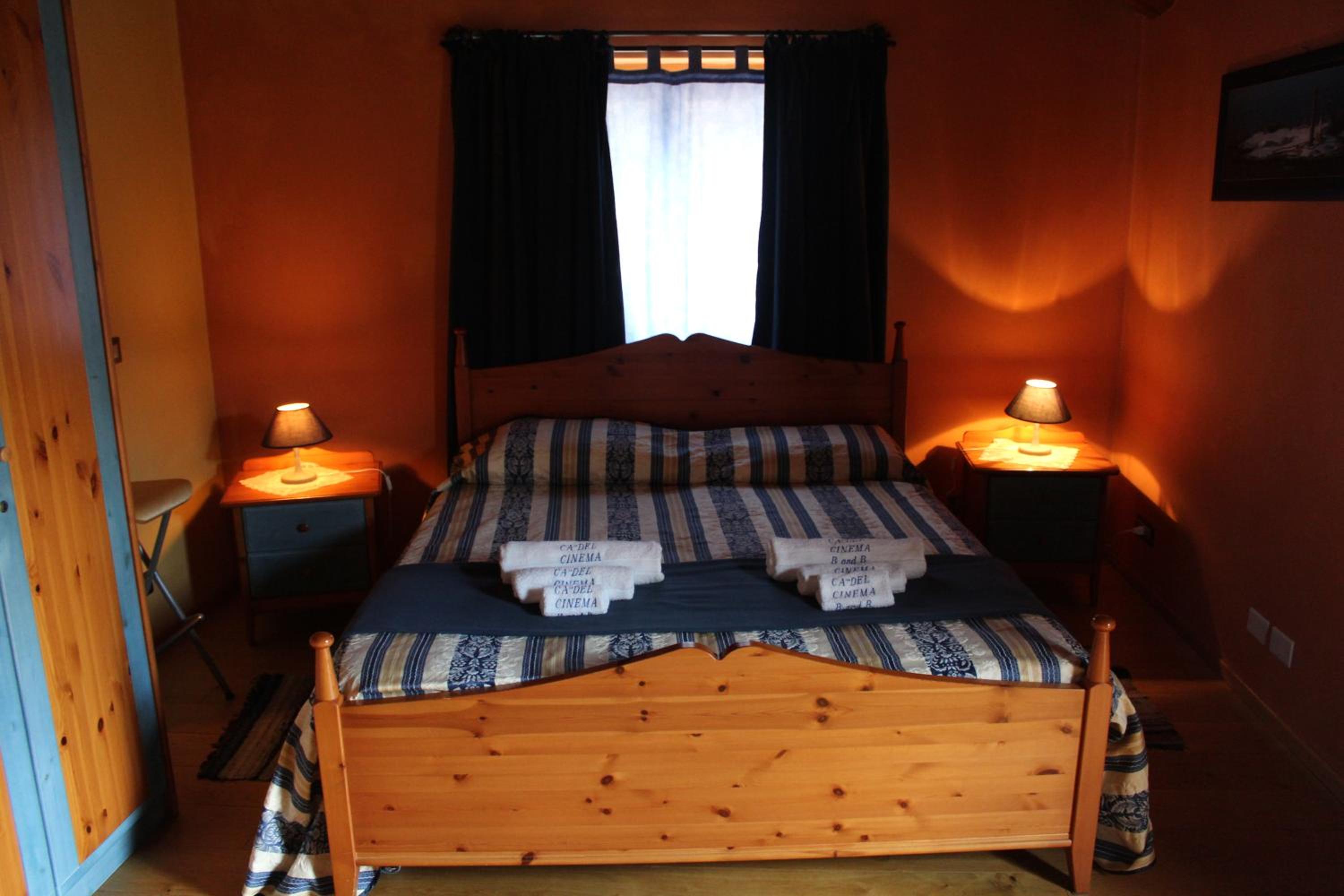 Double Room with Private External Bathroom photo 2