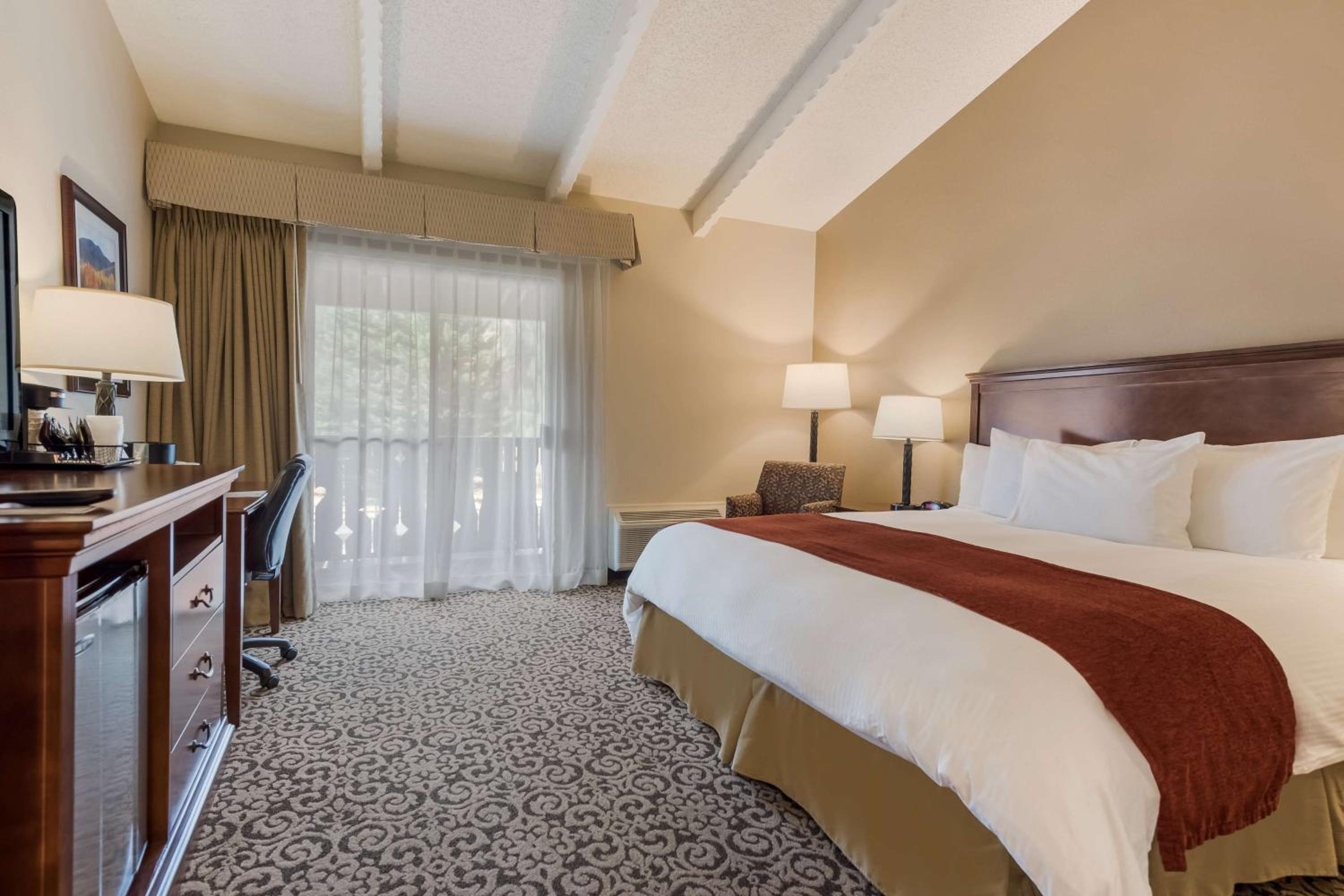 King Room with Mountain View - Non-Smoking - Photo 6