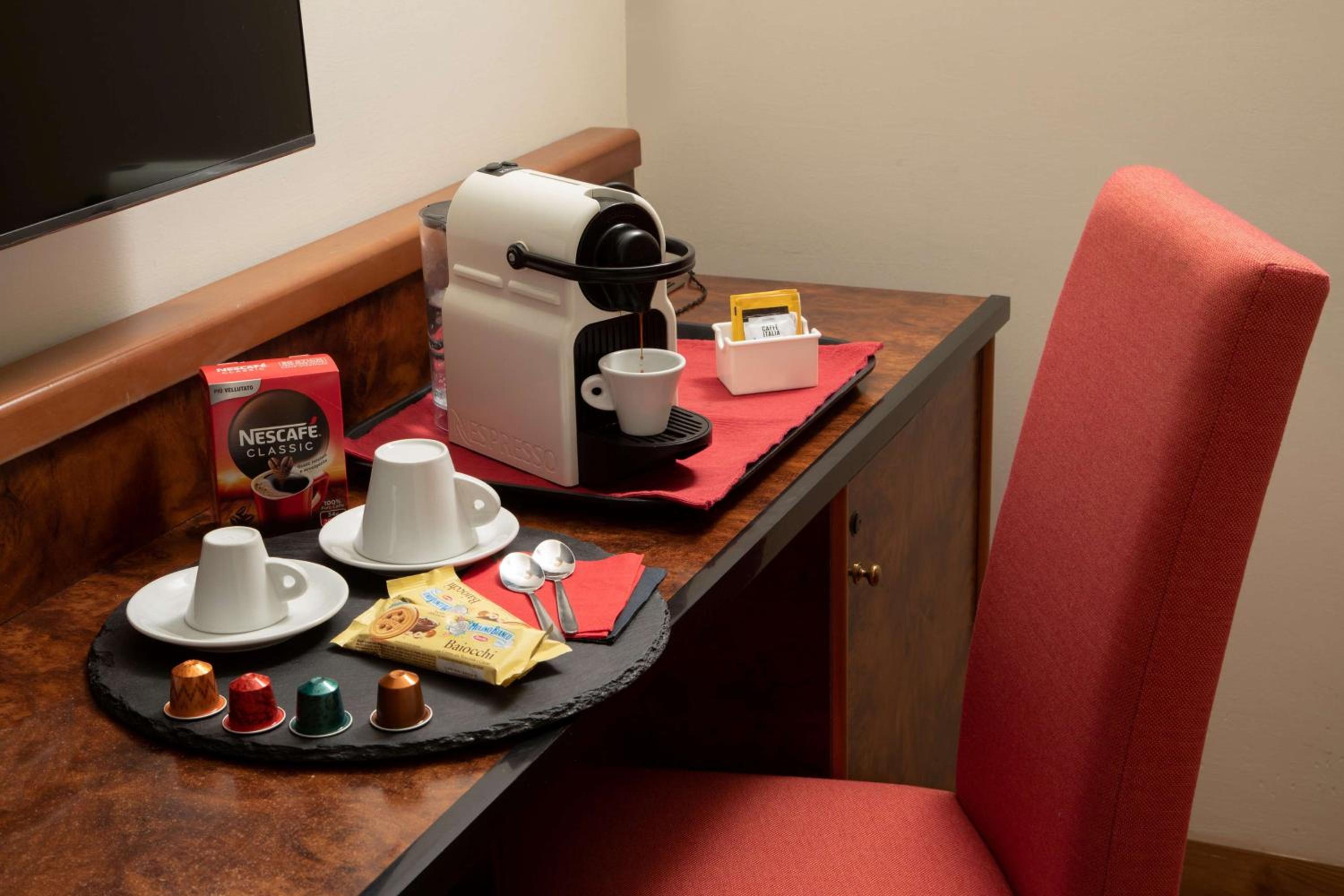 Business Queen Room - Photo 12