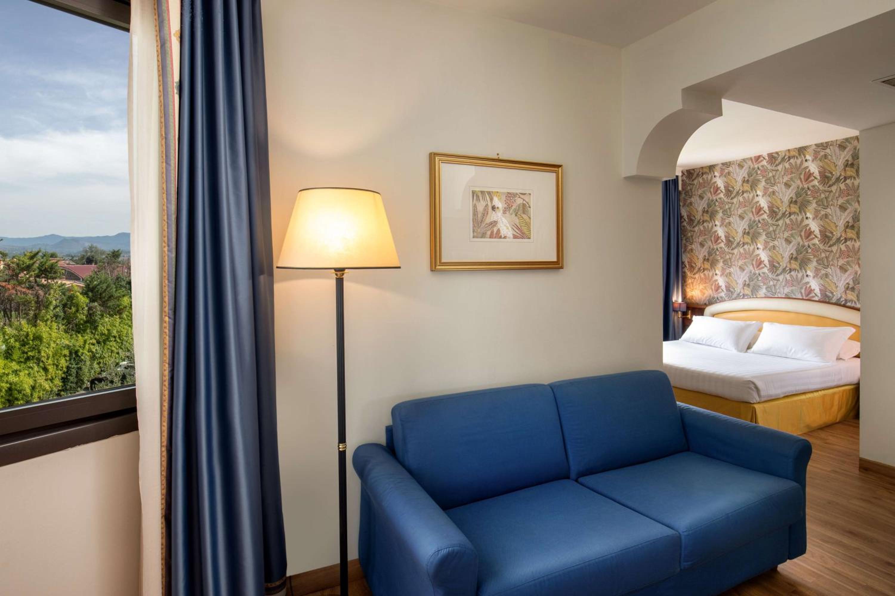 Business Queen Room - Photo 2