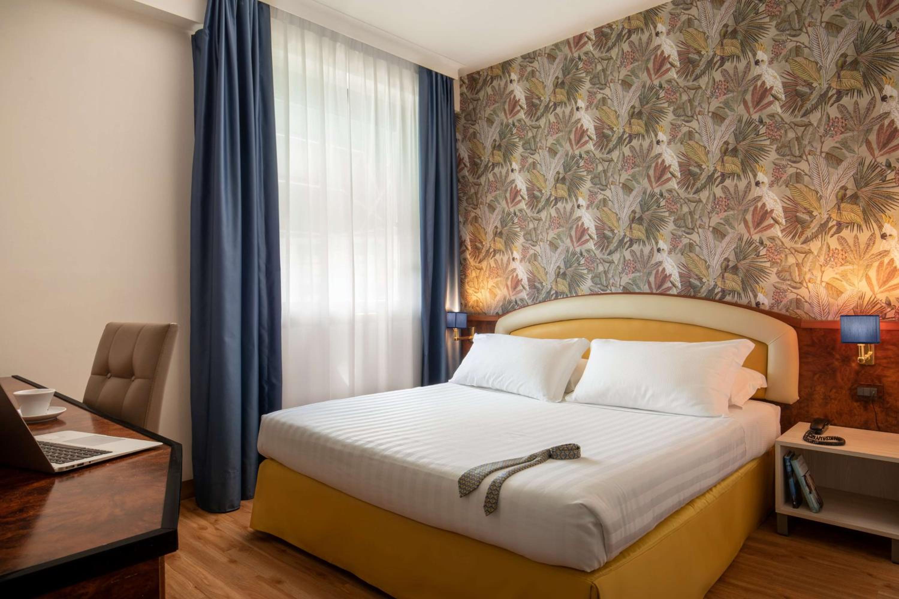 Business Queen Room - Photo 3