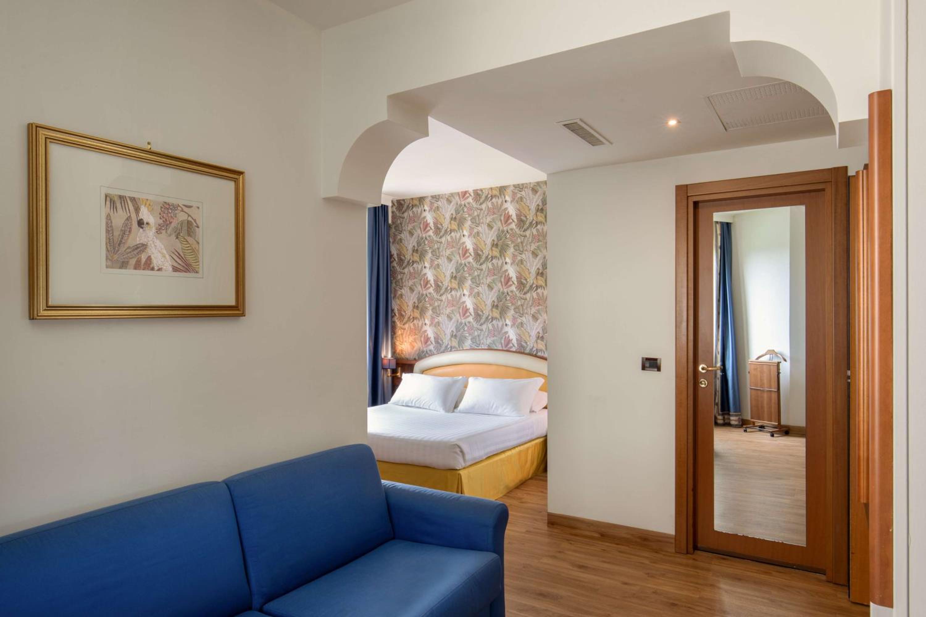 Business Queen Room - Photo 1