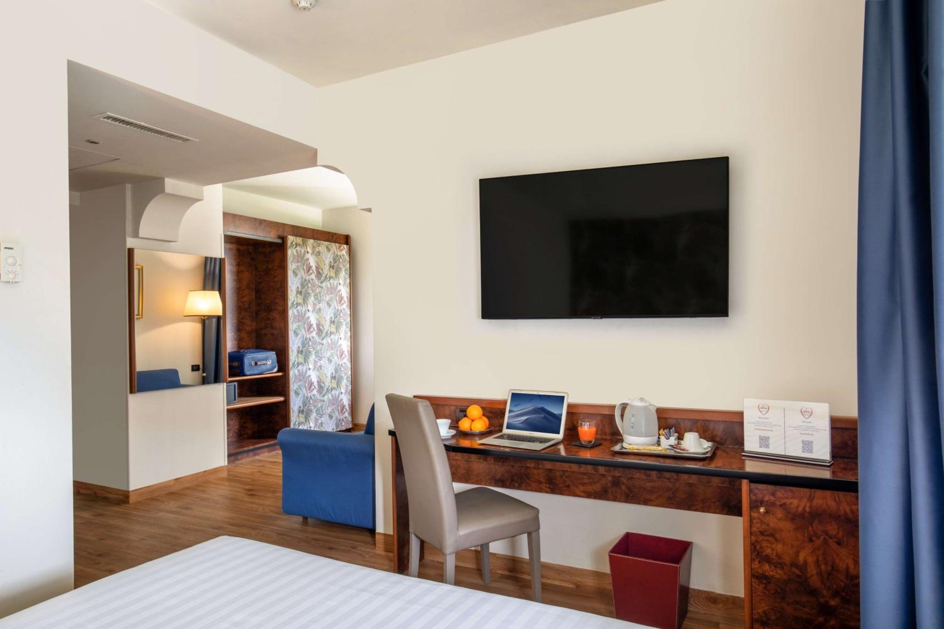 Business Queen Room - Photo 4