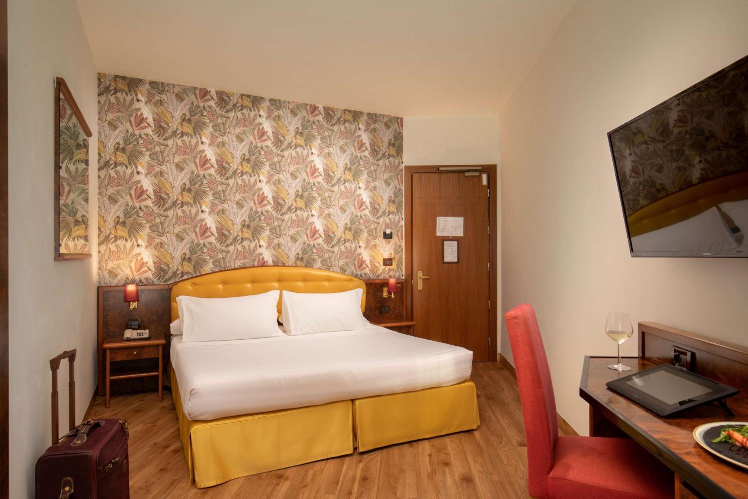 Business Queen Room - Photo 8