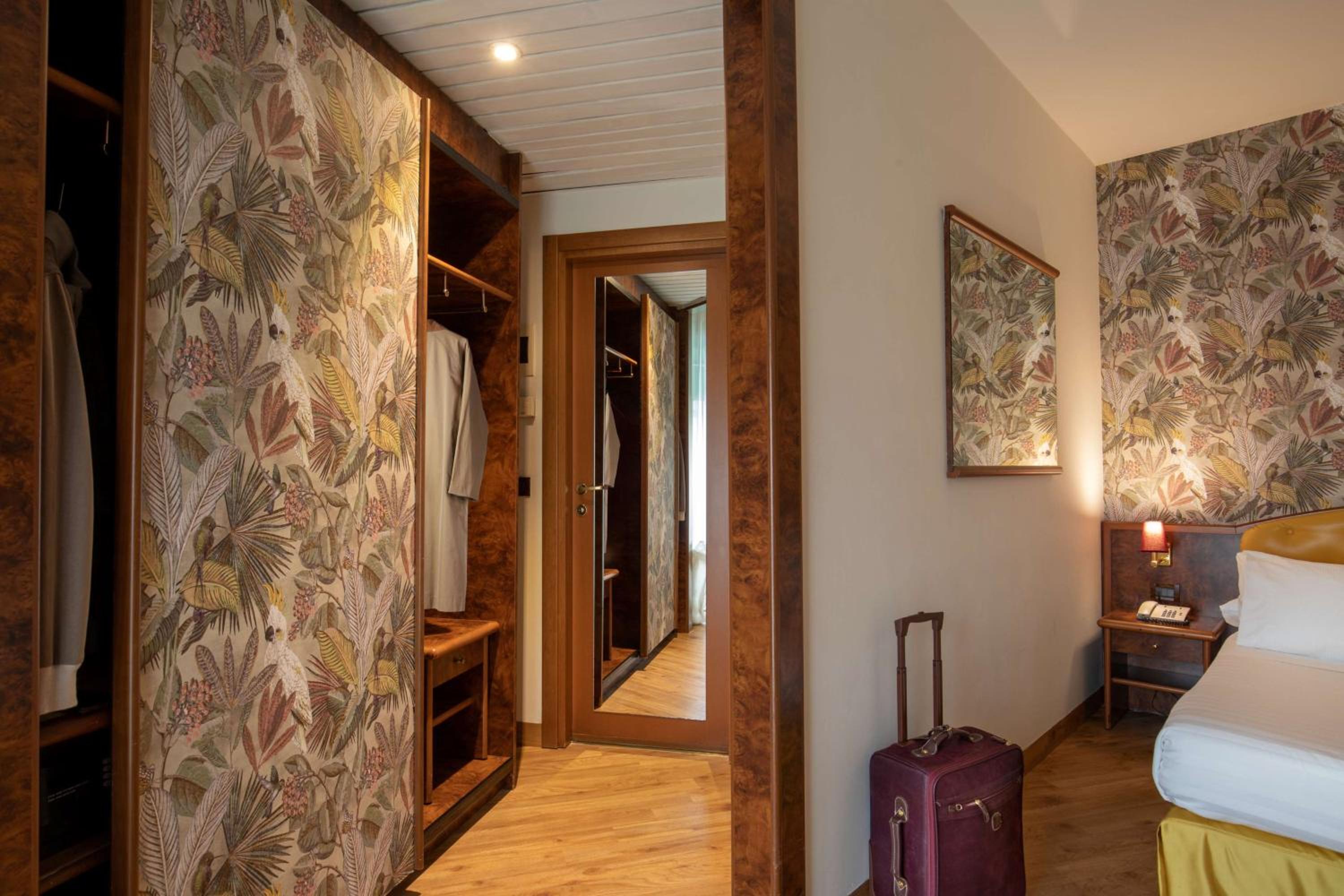 Business Queen Room - Photo 9