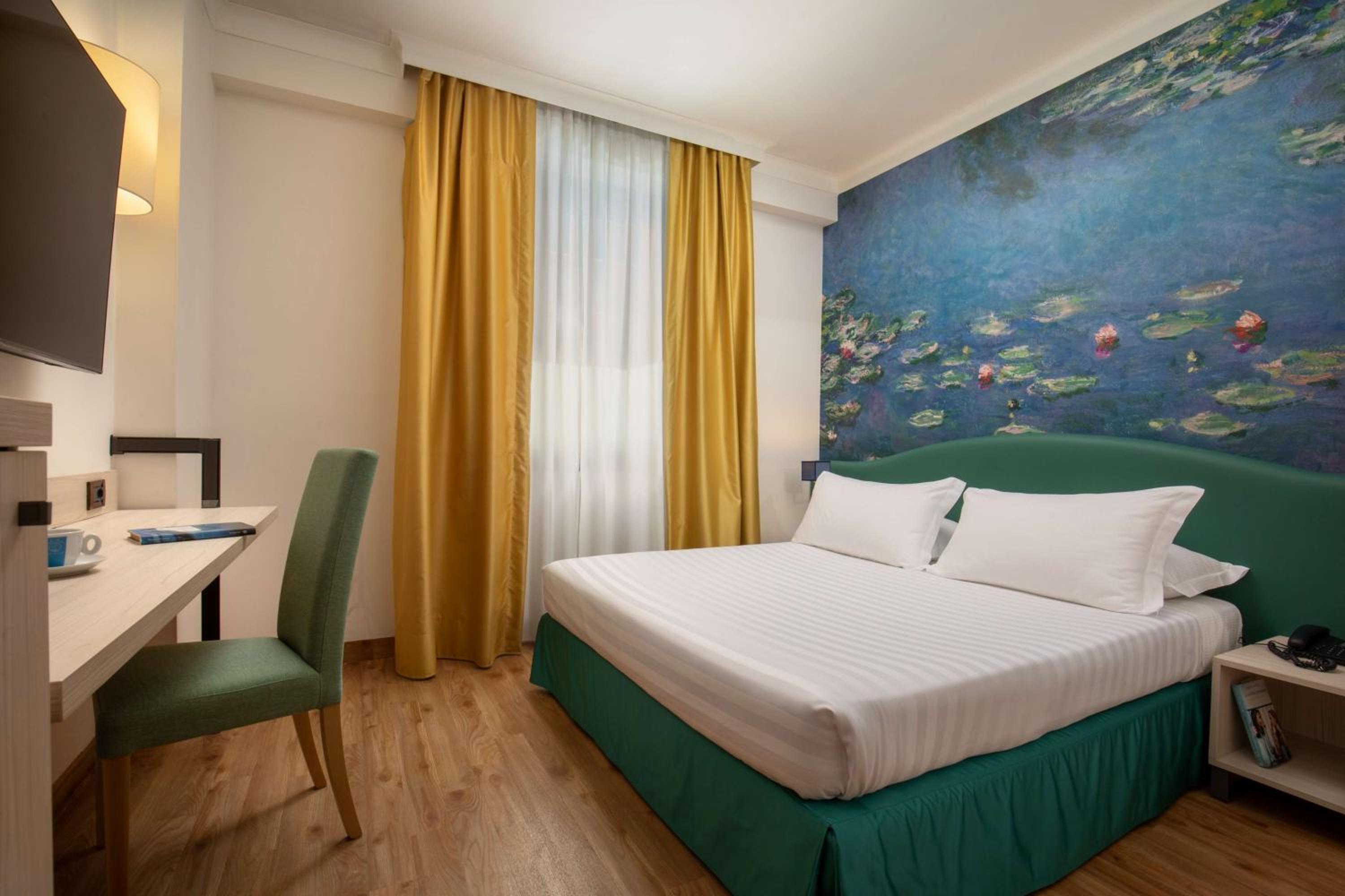 Executive Queen Room with Mini-bar - Pool View - Photo 6