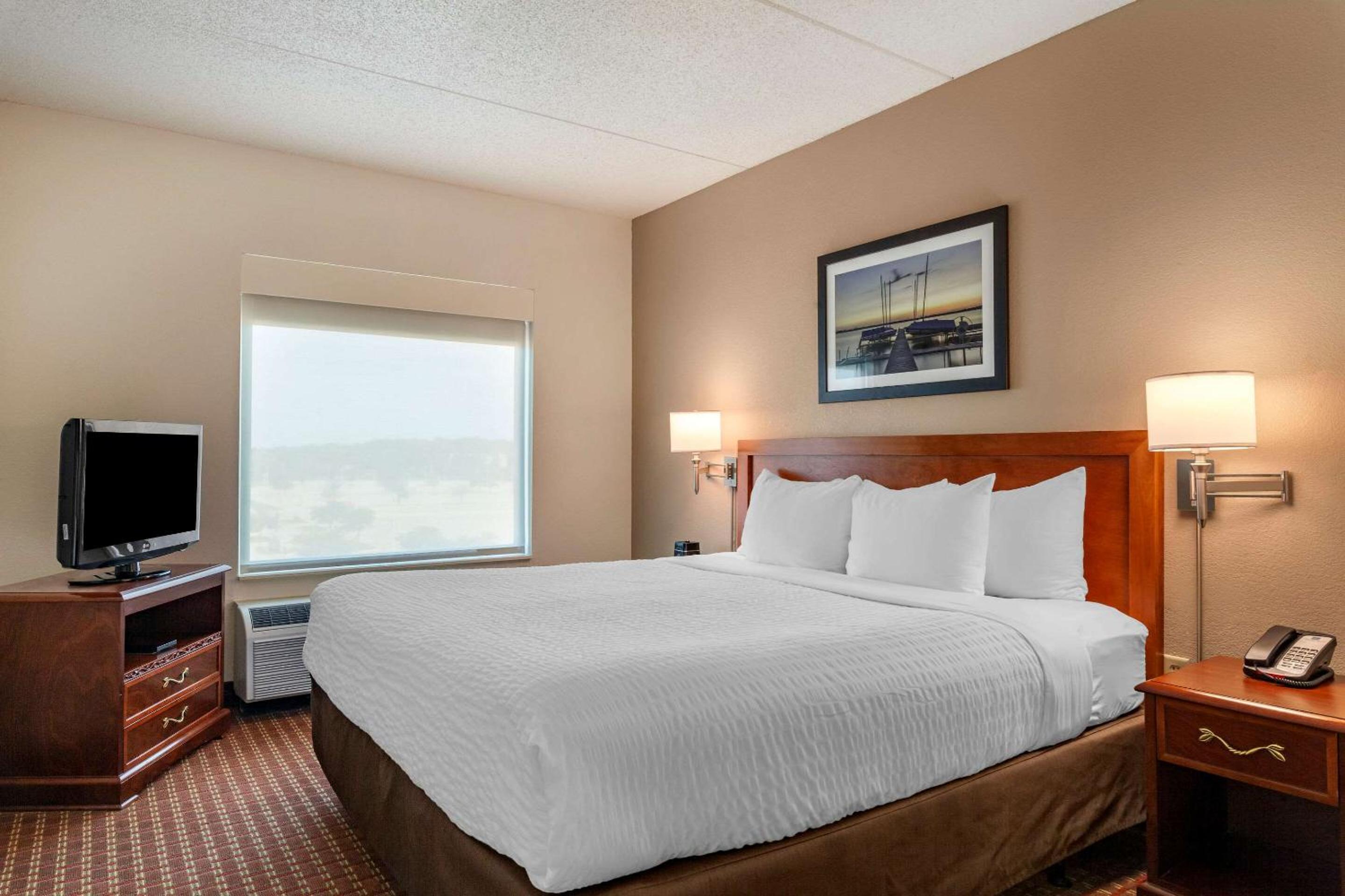 King Suite - Accessible/Non-Smoking
